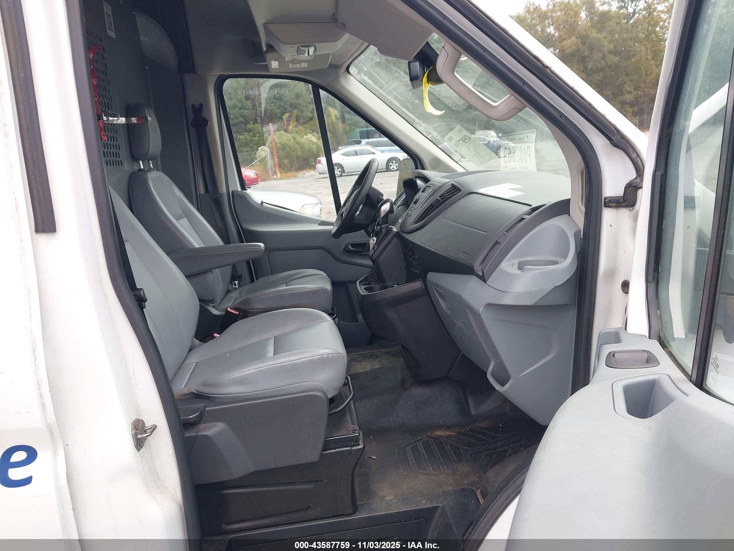 FORD TRANSIT-150 image 5