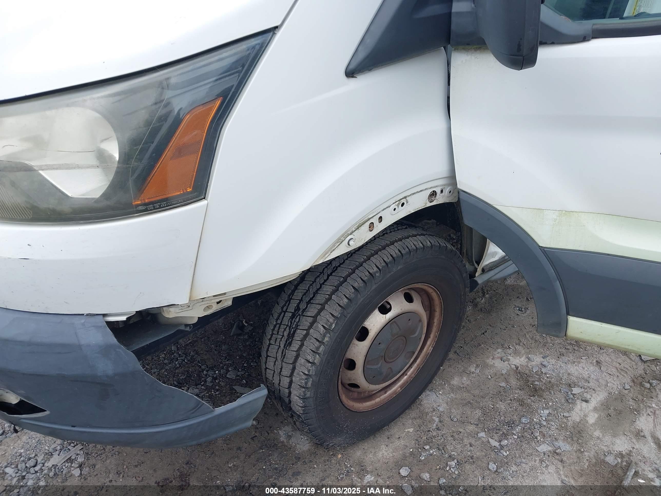 FORD TRANSIT-150 image 6