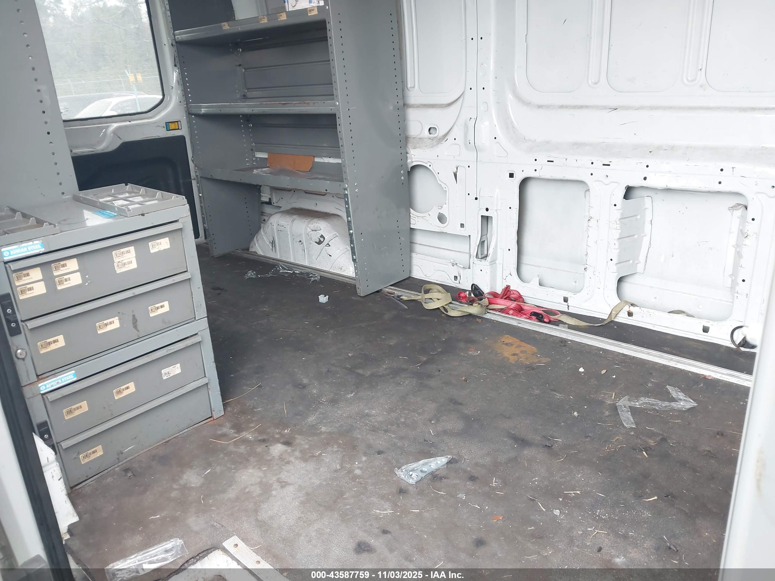 FORD TRANSIT-150 image 8