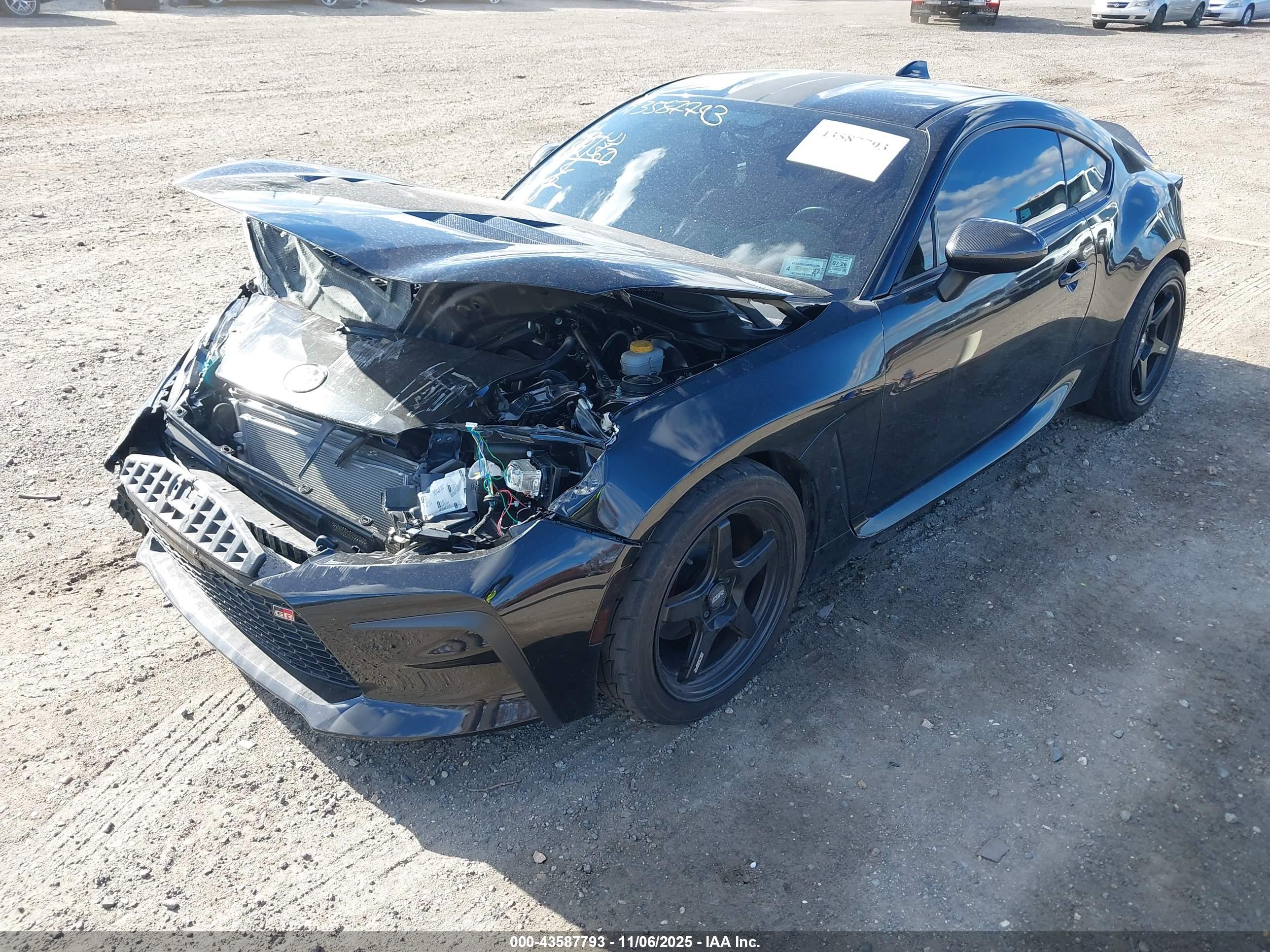TOYOTA GR86 image 2