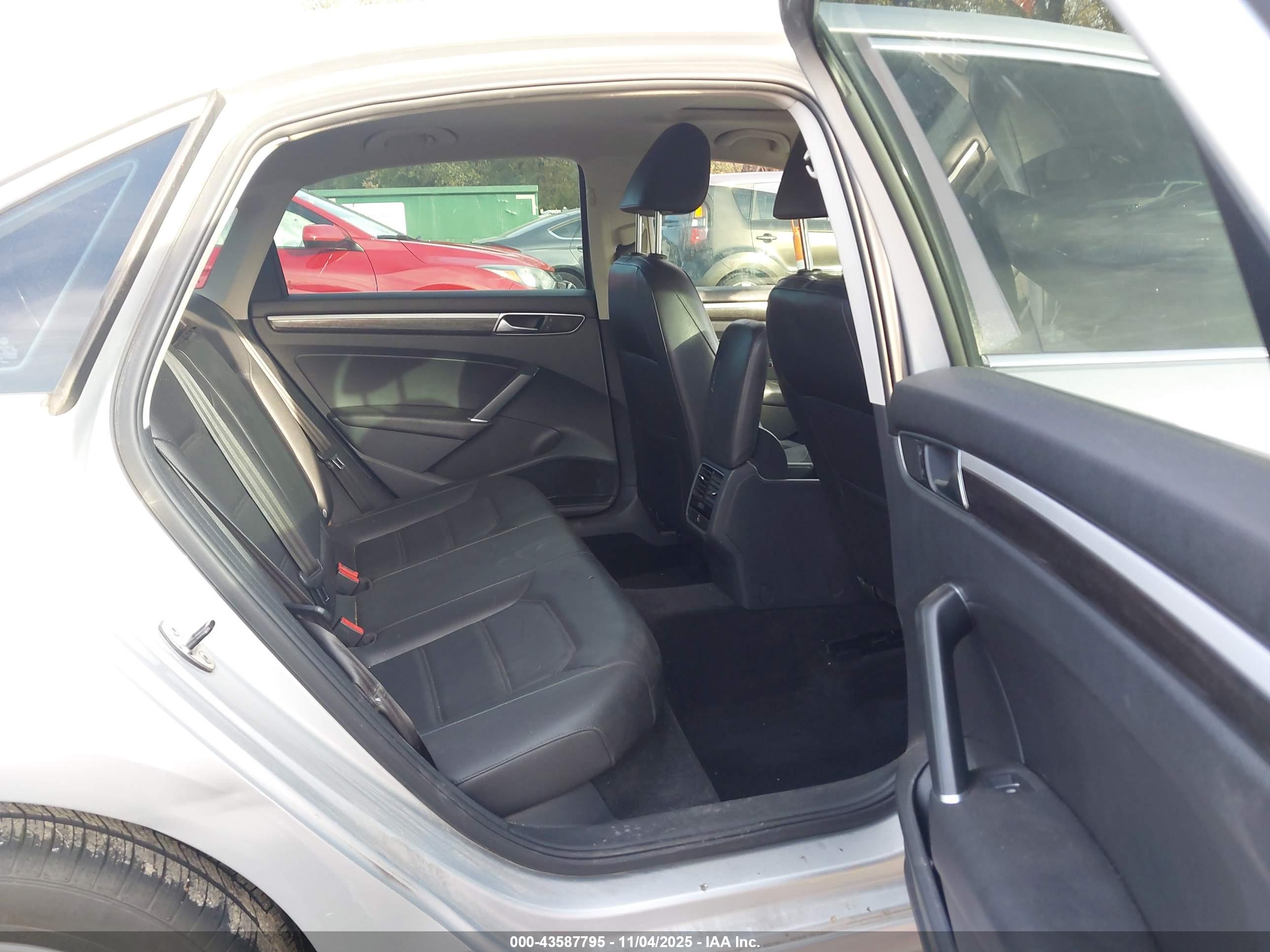 VOLKSWAGEN PASSAT image 8
