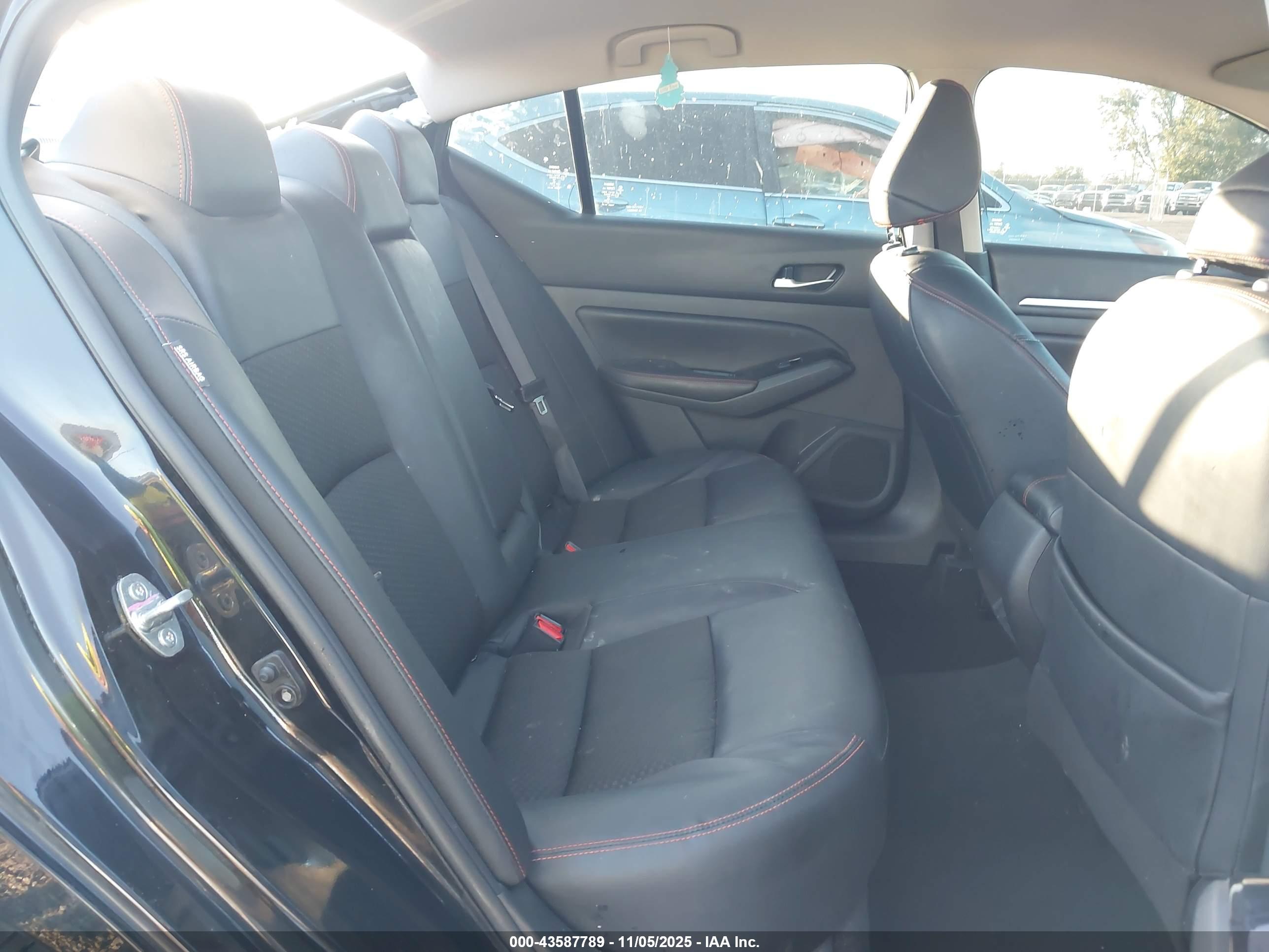 NISSAN ALTIMA image 8