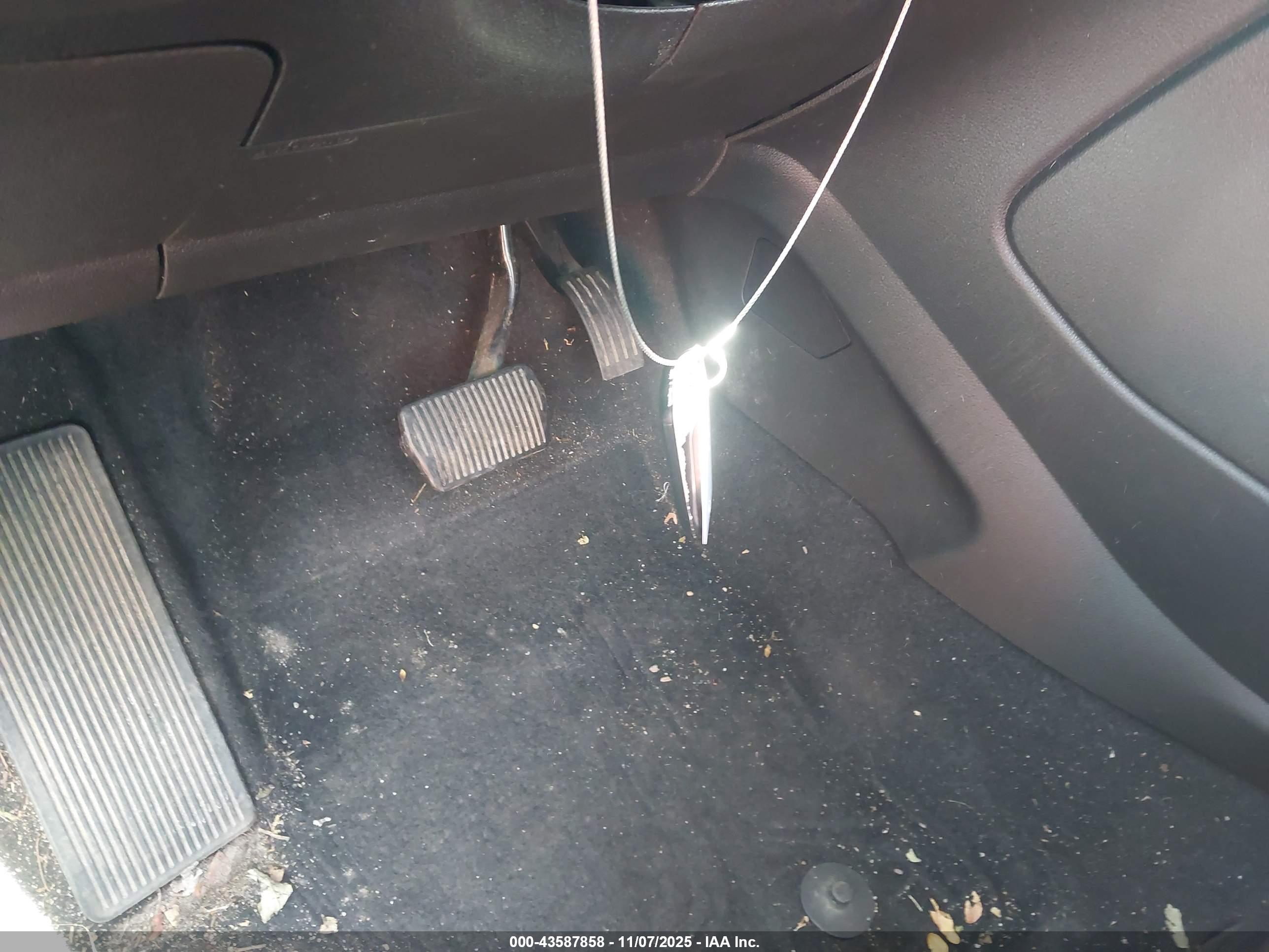 FORD ESCAPE image 11