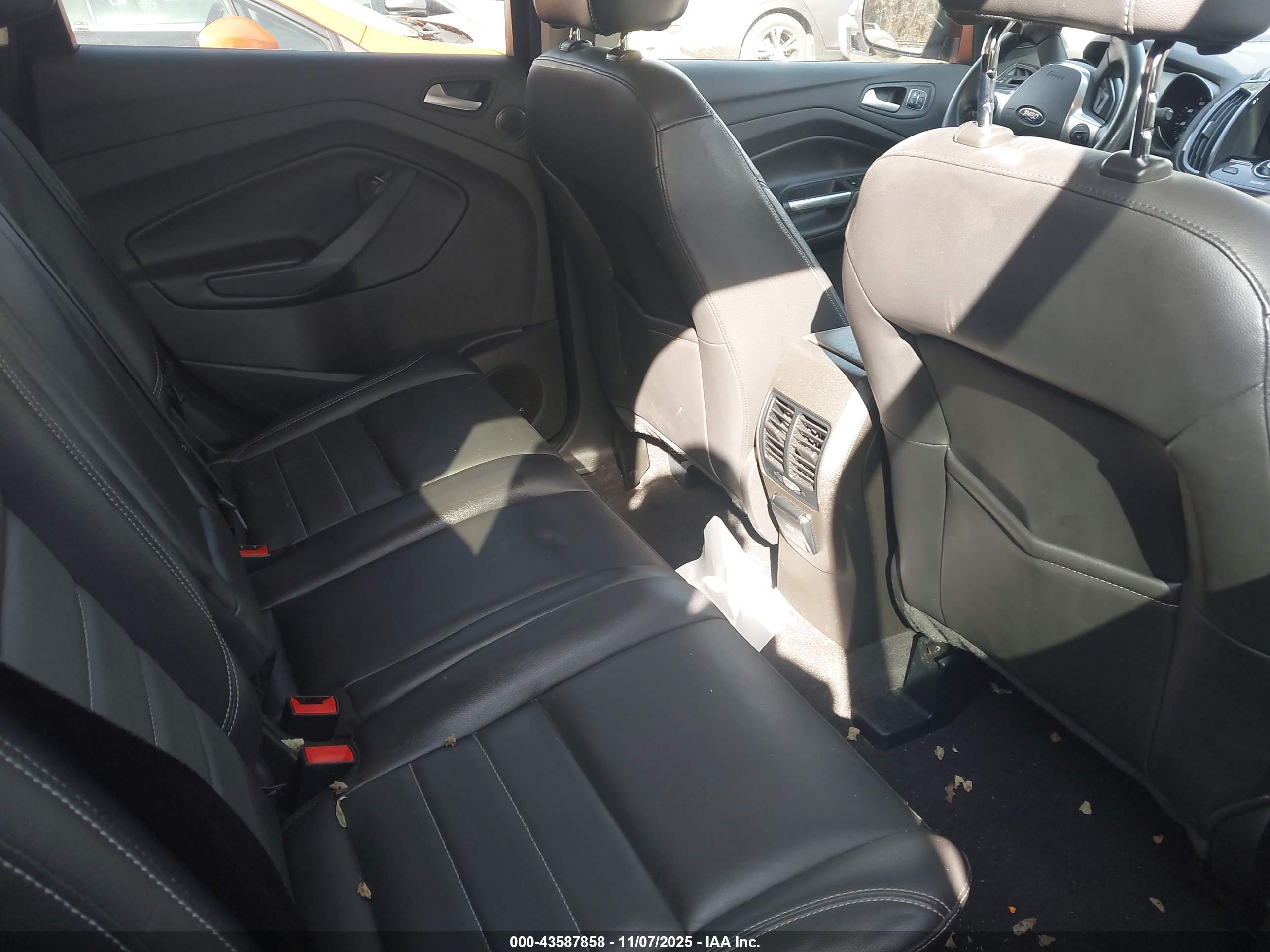 FORD ESCAPE image 8