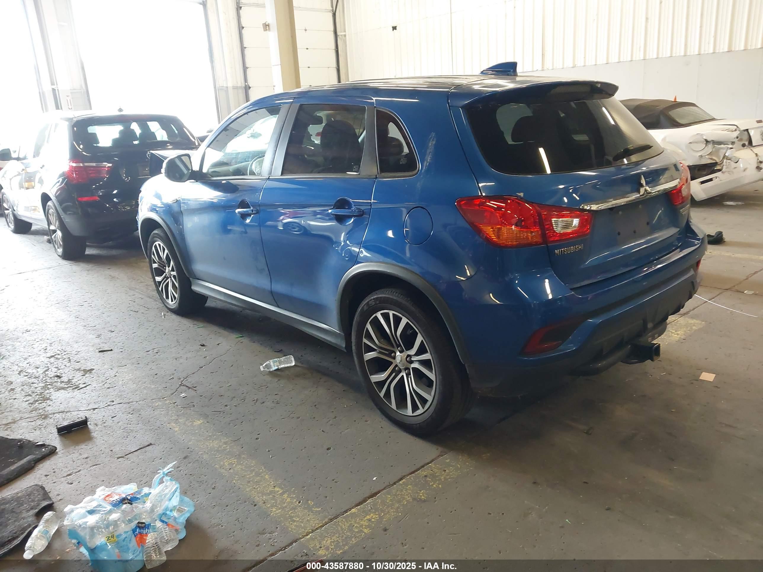 MITSUBISHI OUTLANDER image 3