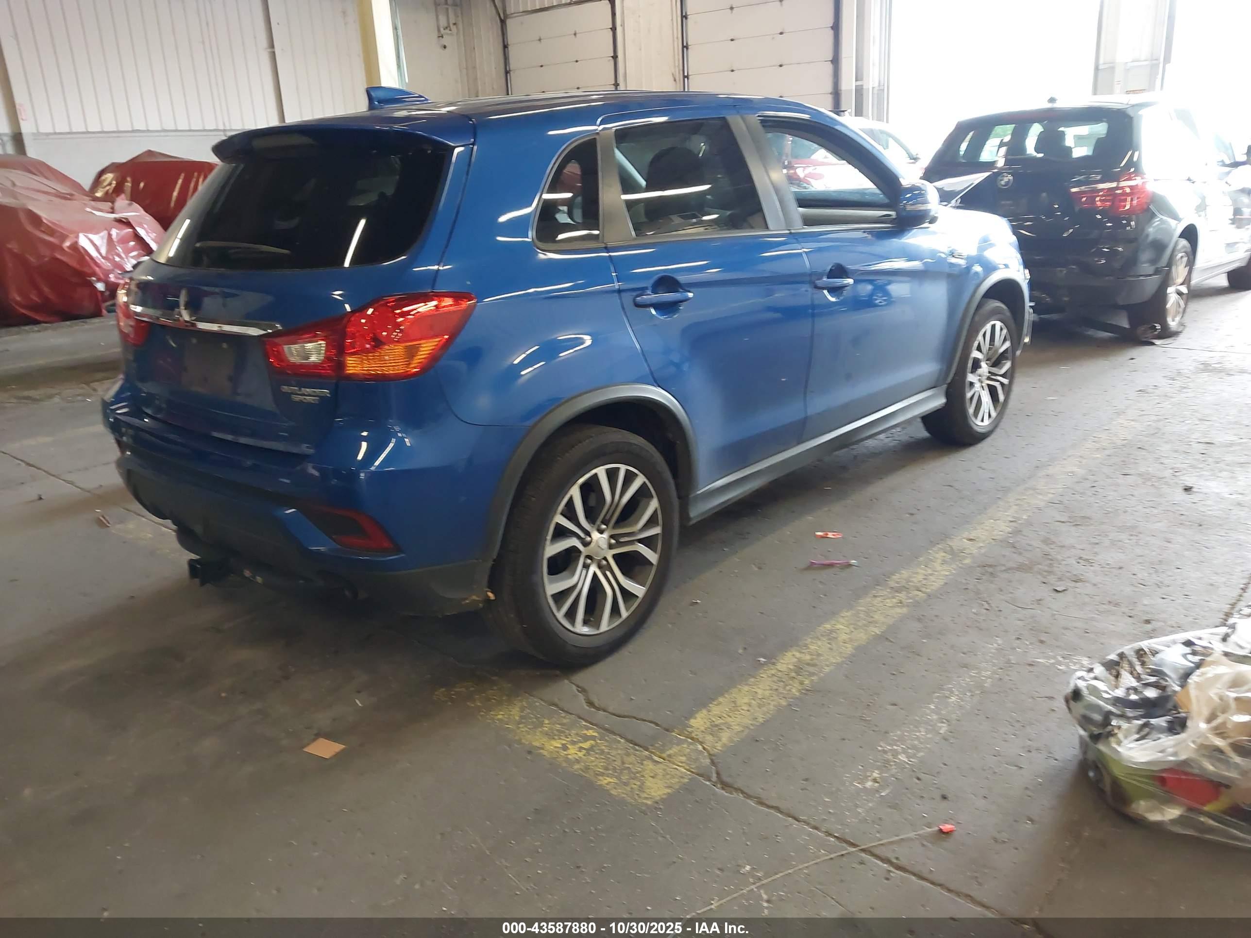 MITSUBISHI OUTLANDER image 4