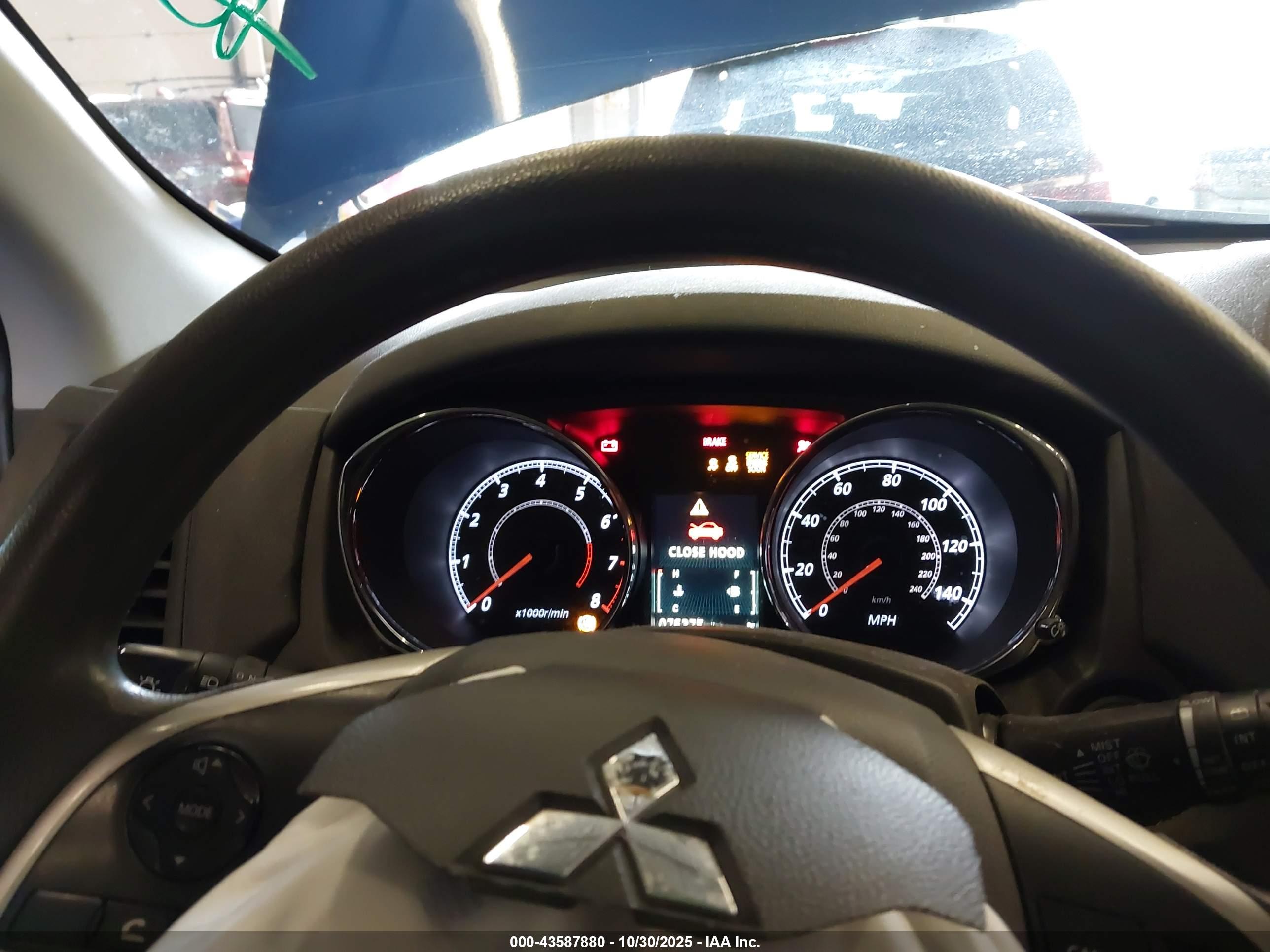 MITSUBISHI OUTLANDER image 7