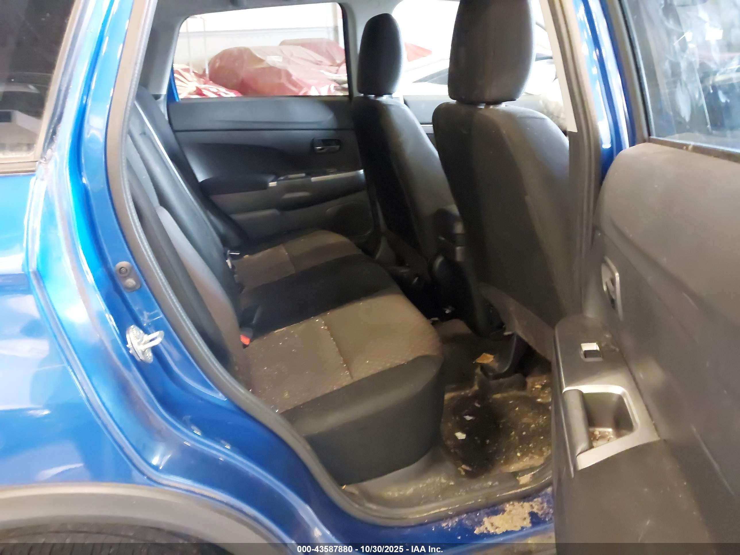 MITSUBISHI OUTLANDER image 8