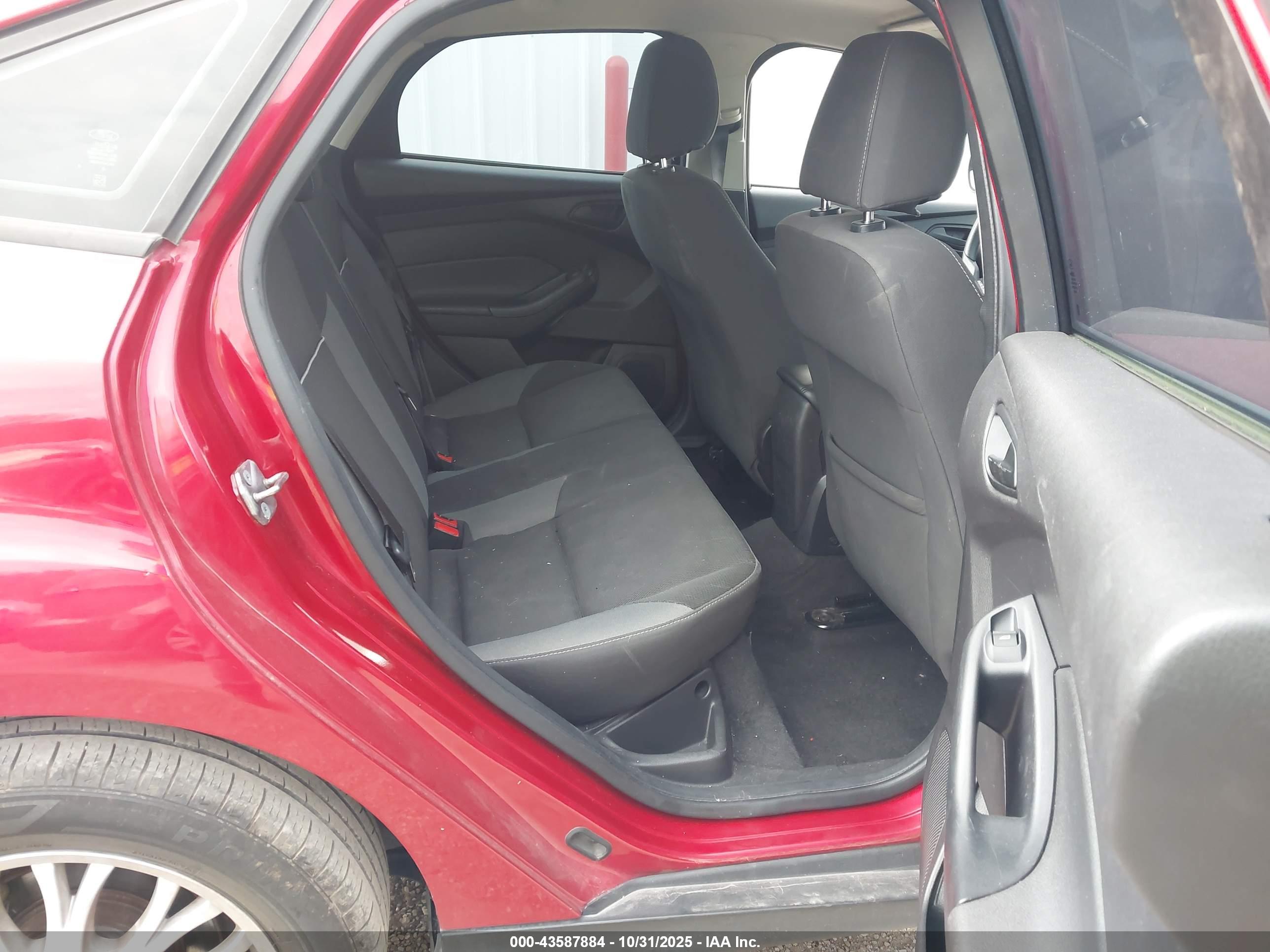 FORD FOCUS image 8