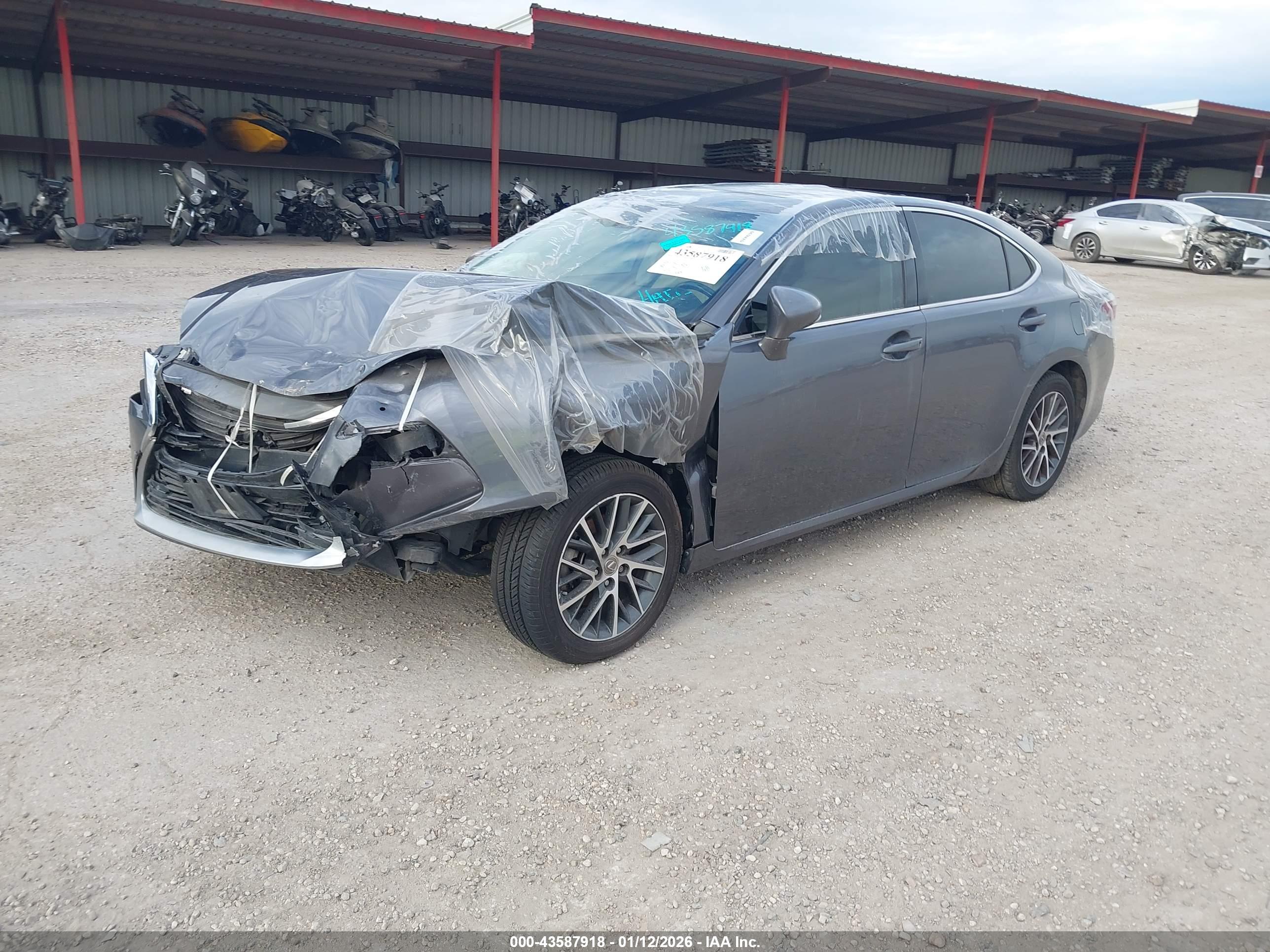 LEXUS ES image 2