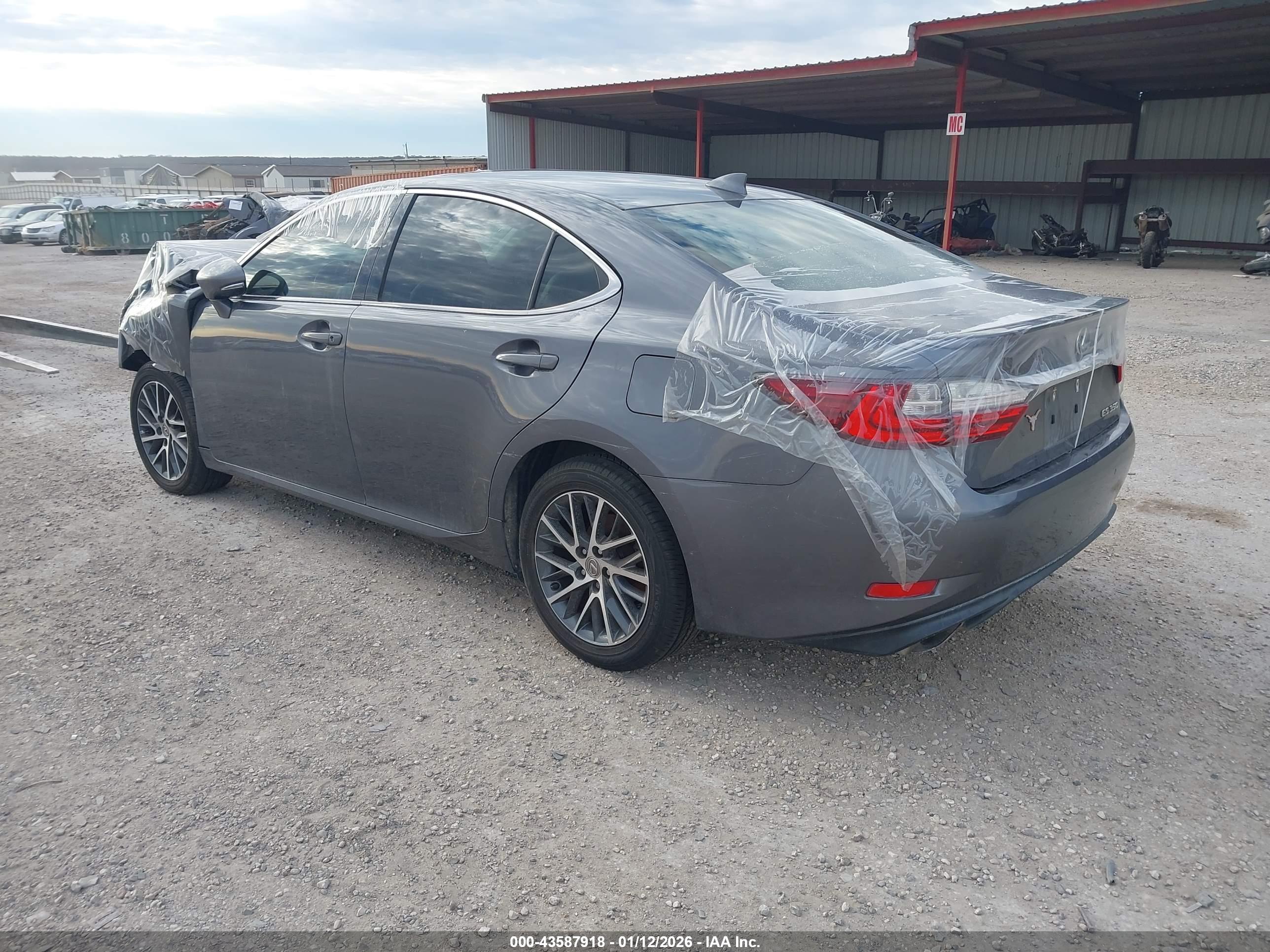 LEXUS ES image 3