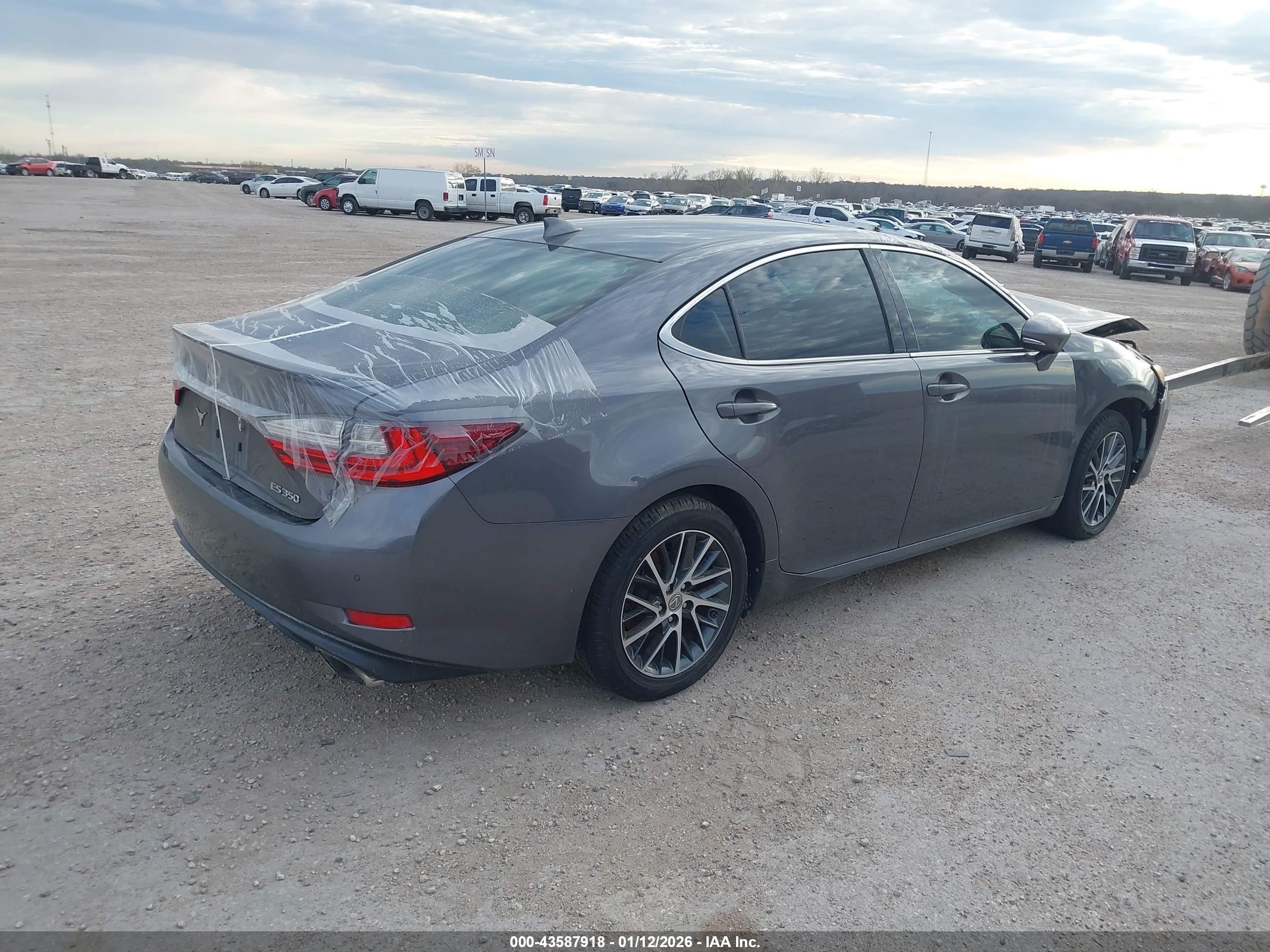LEXUS ES image 4