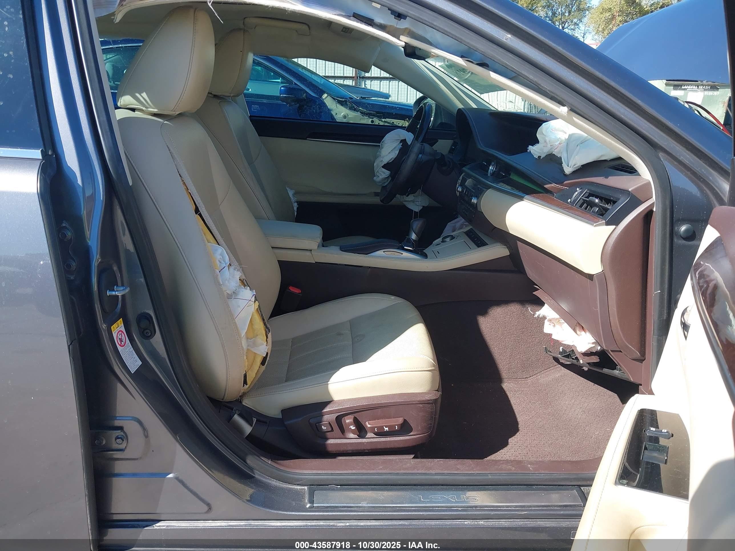 LEXUS ES image 5