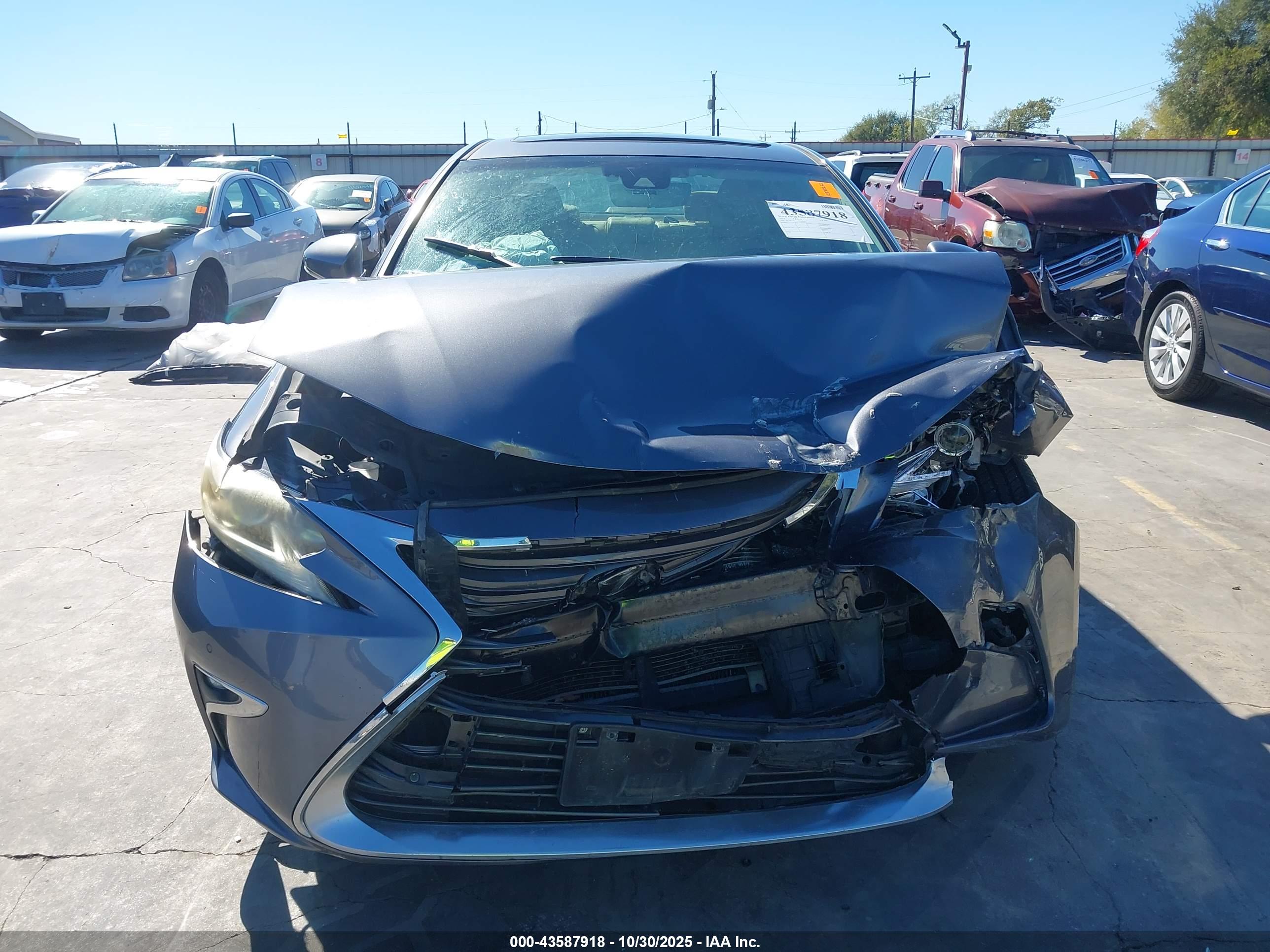 LEXUS ES image 6