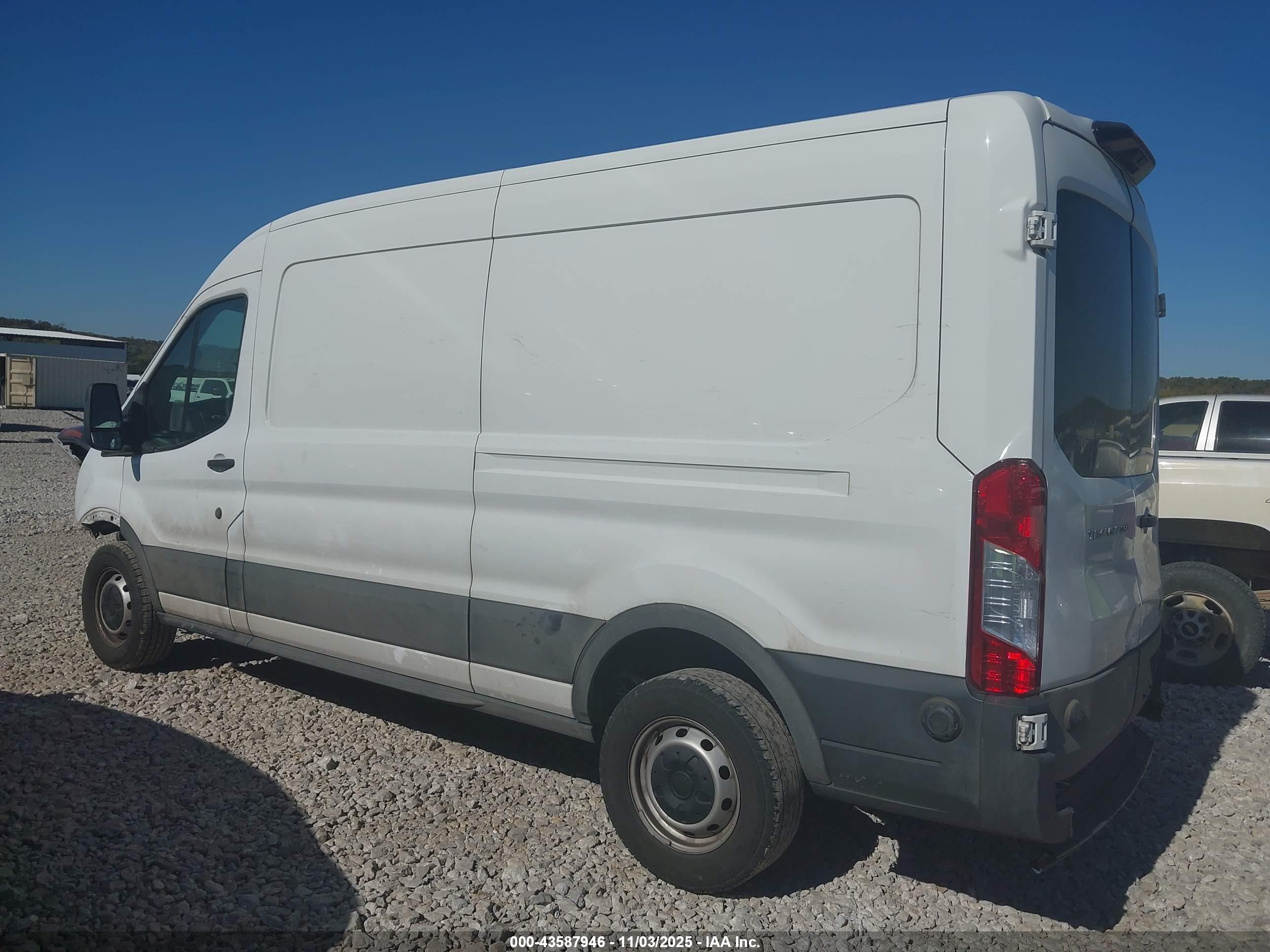 FORD TRANSIT-250 image 3