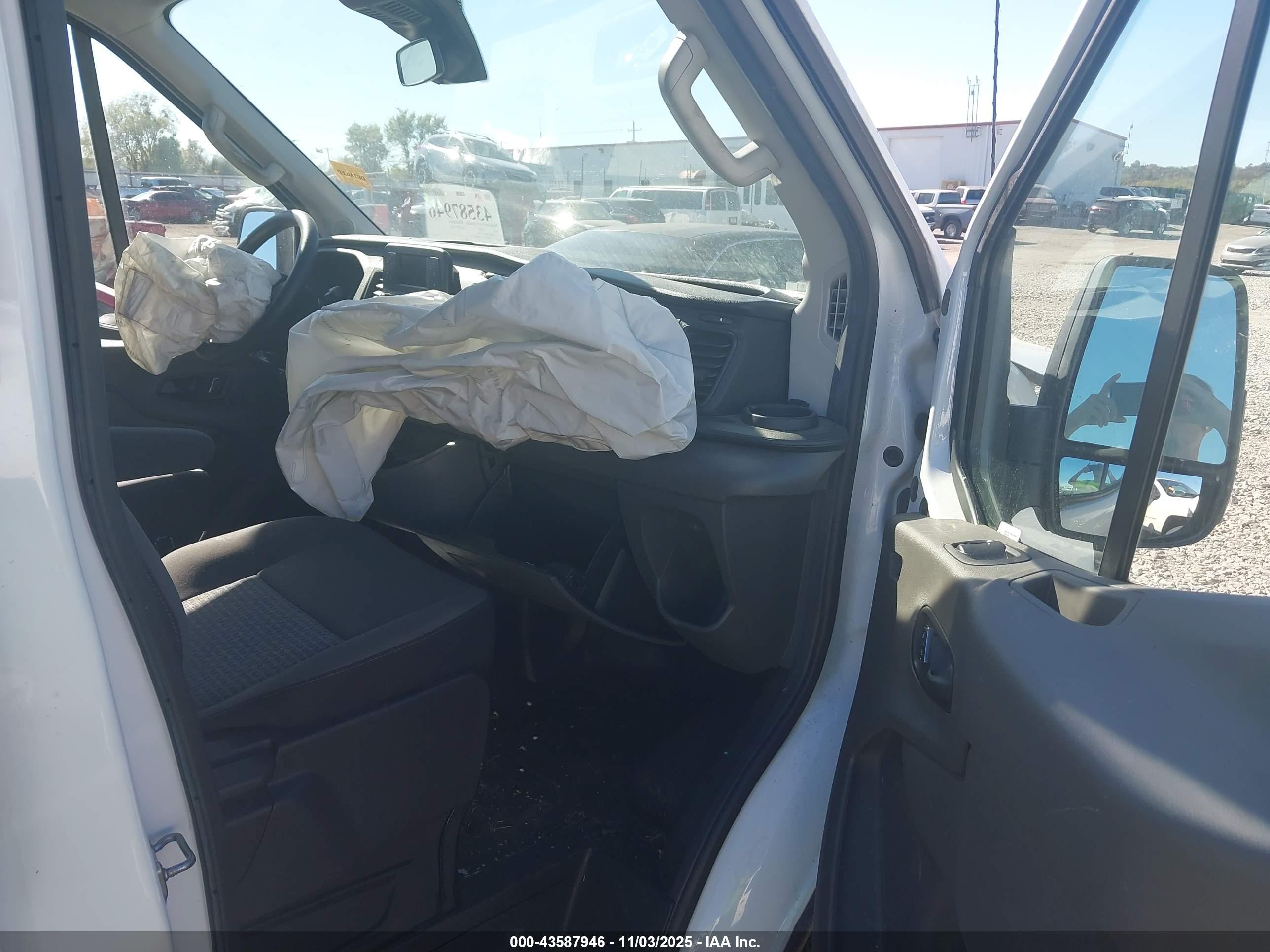 FORD TRANSIT-250 image 5