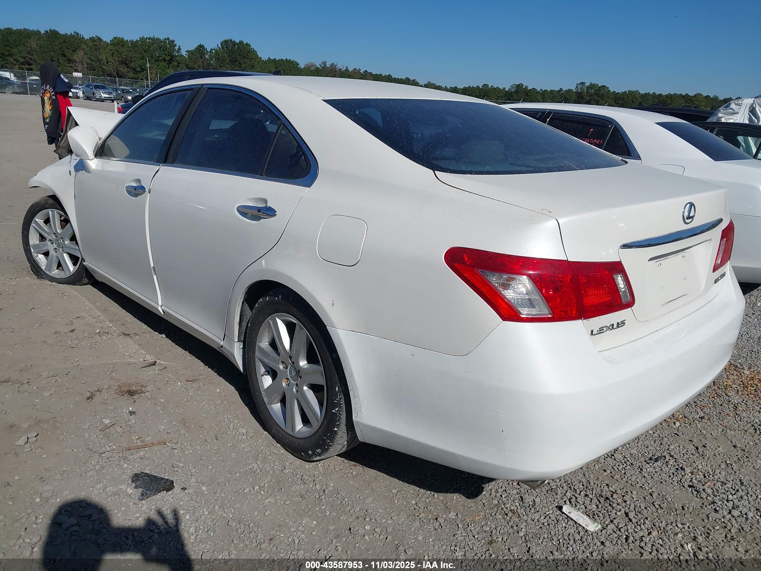 LEXUS ES image 3