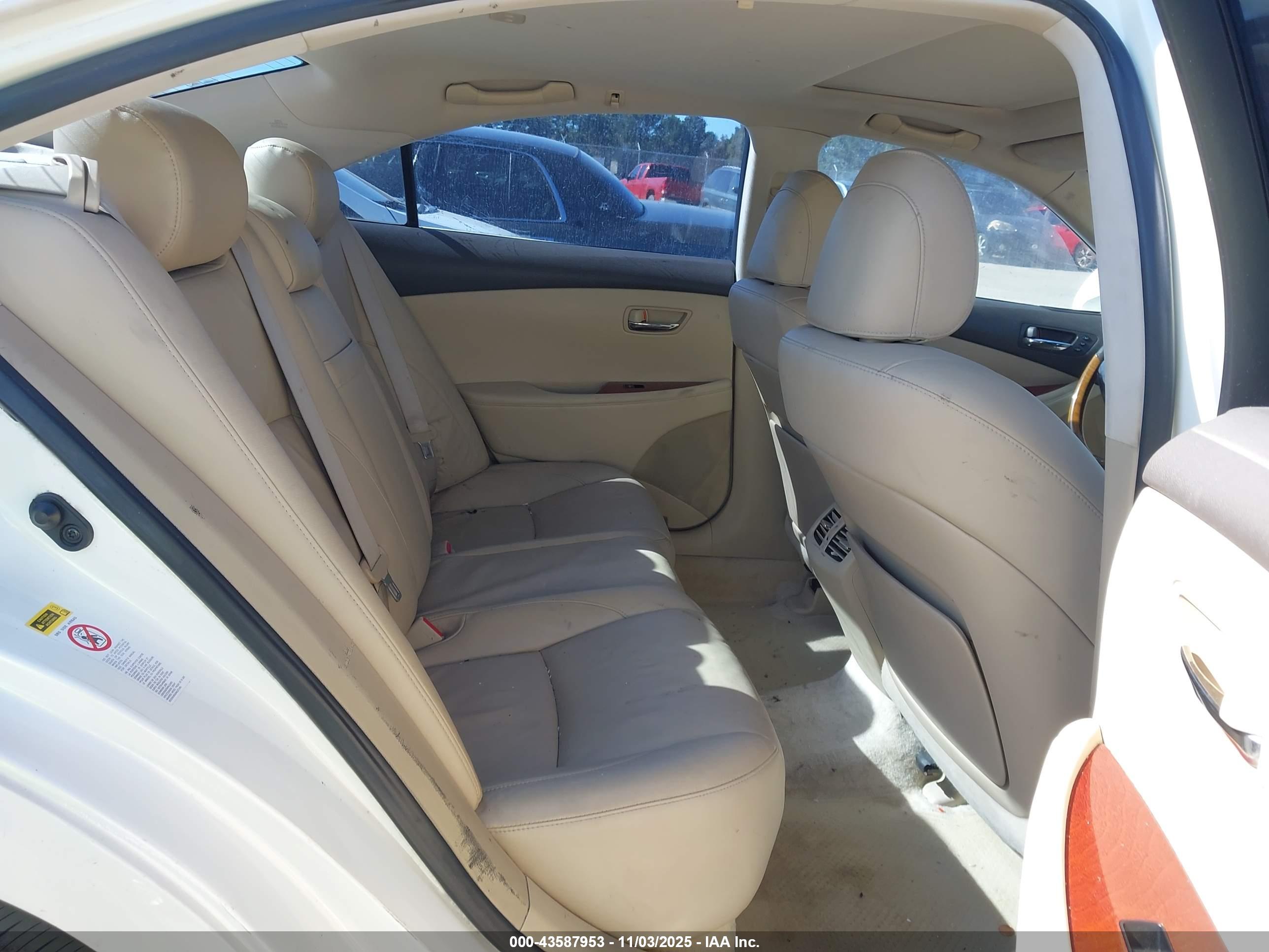 LEXUS ES image 8