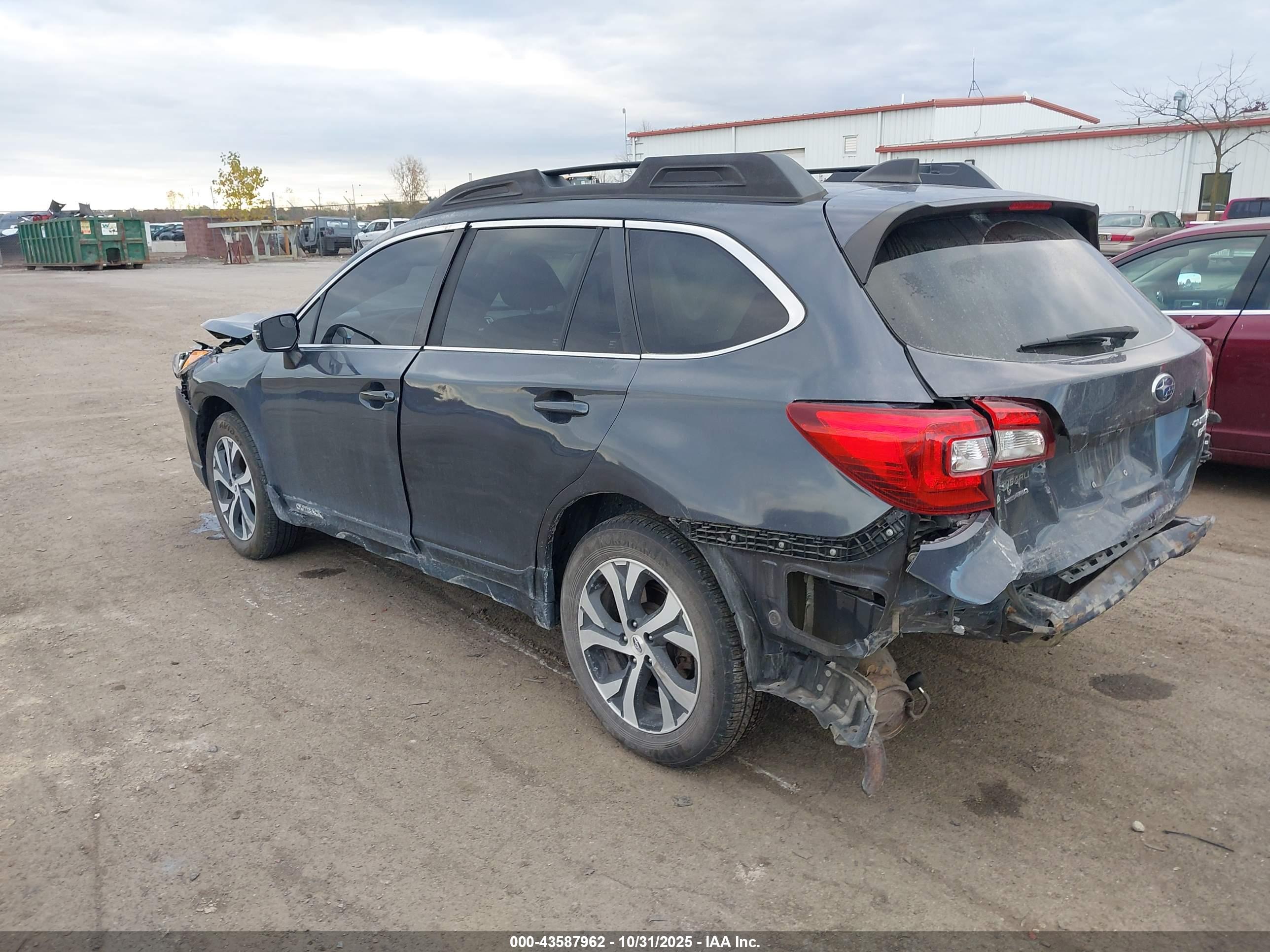 SUBARU OUTBACK image 3