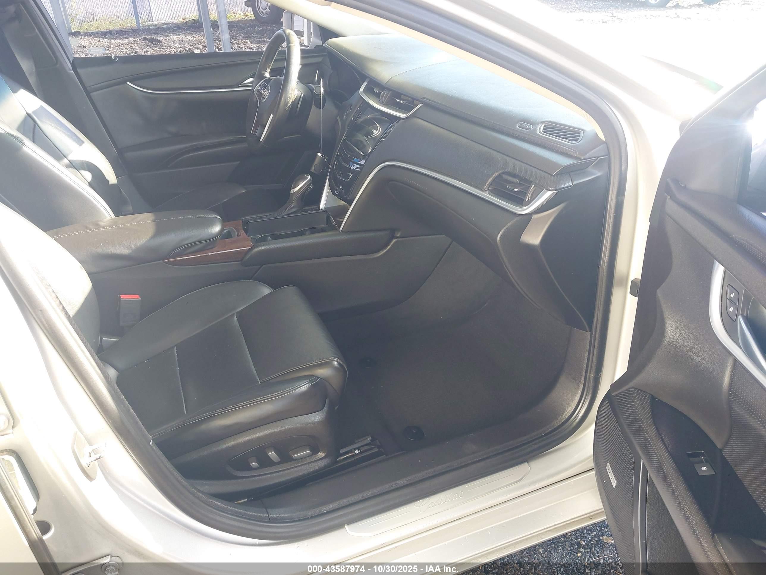 CADILLAC XTS image 5