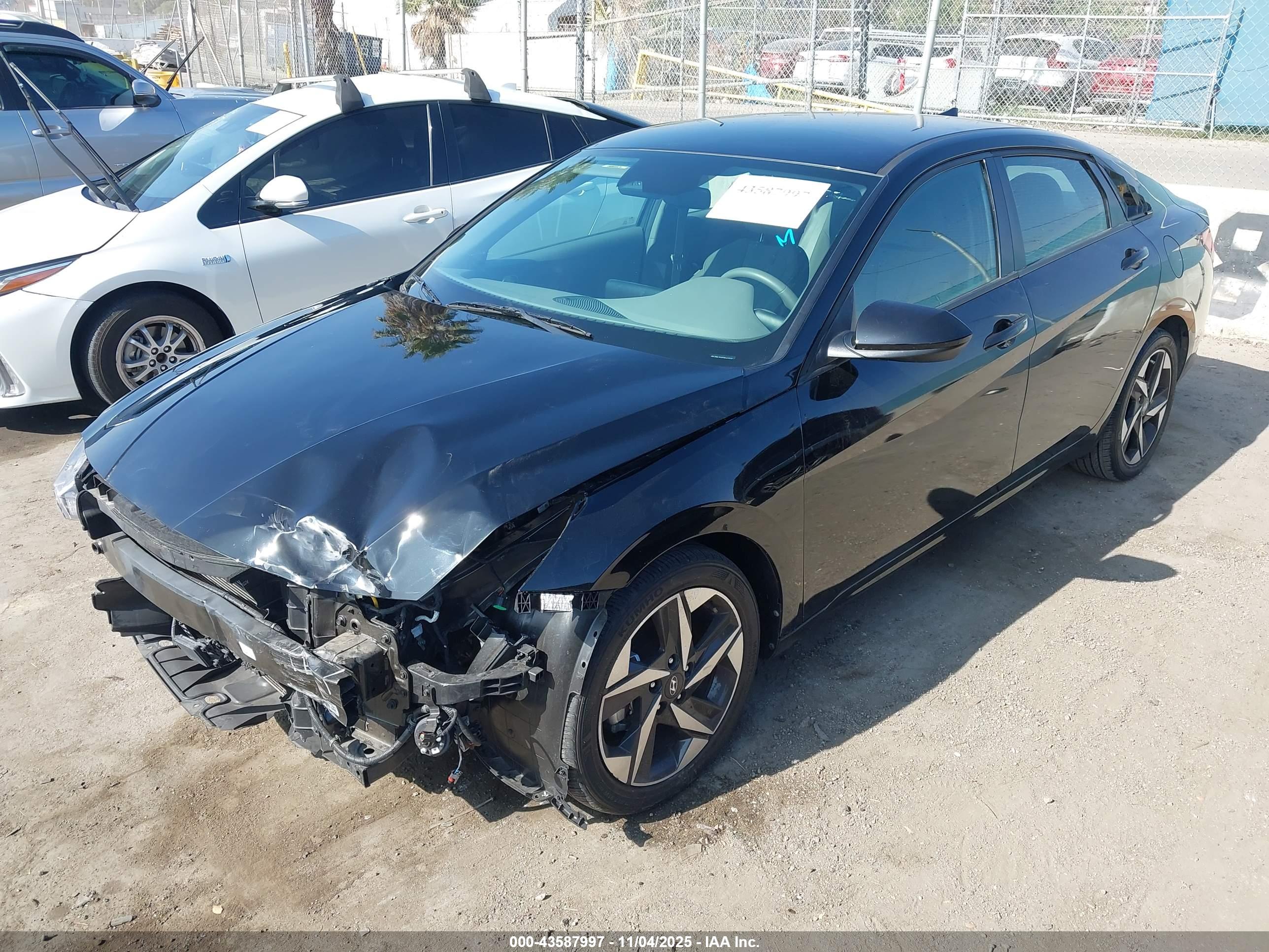 HYUNDAI ELANTRA image 2