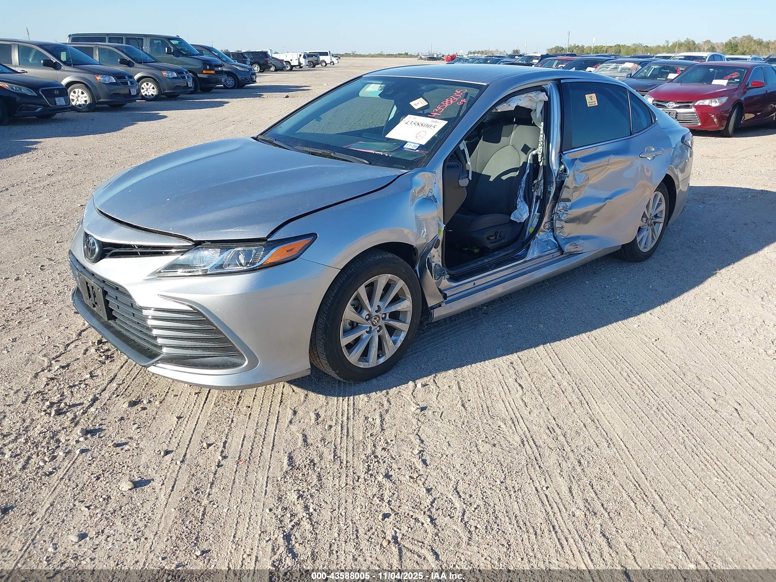 TOYOTA CAMRY image 2