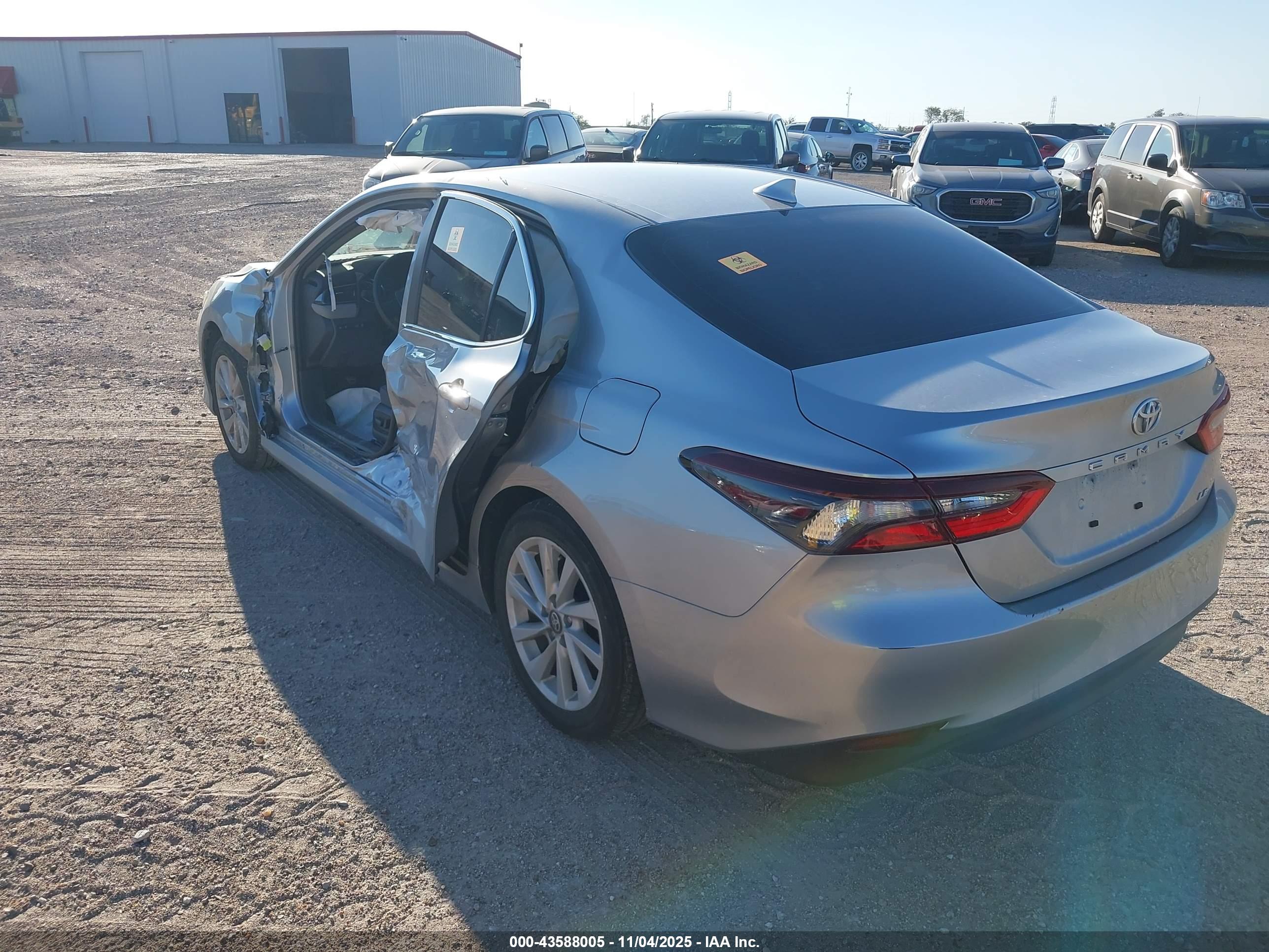 TOYOTA CAMRY image 3