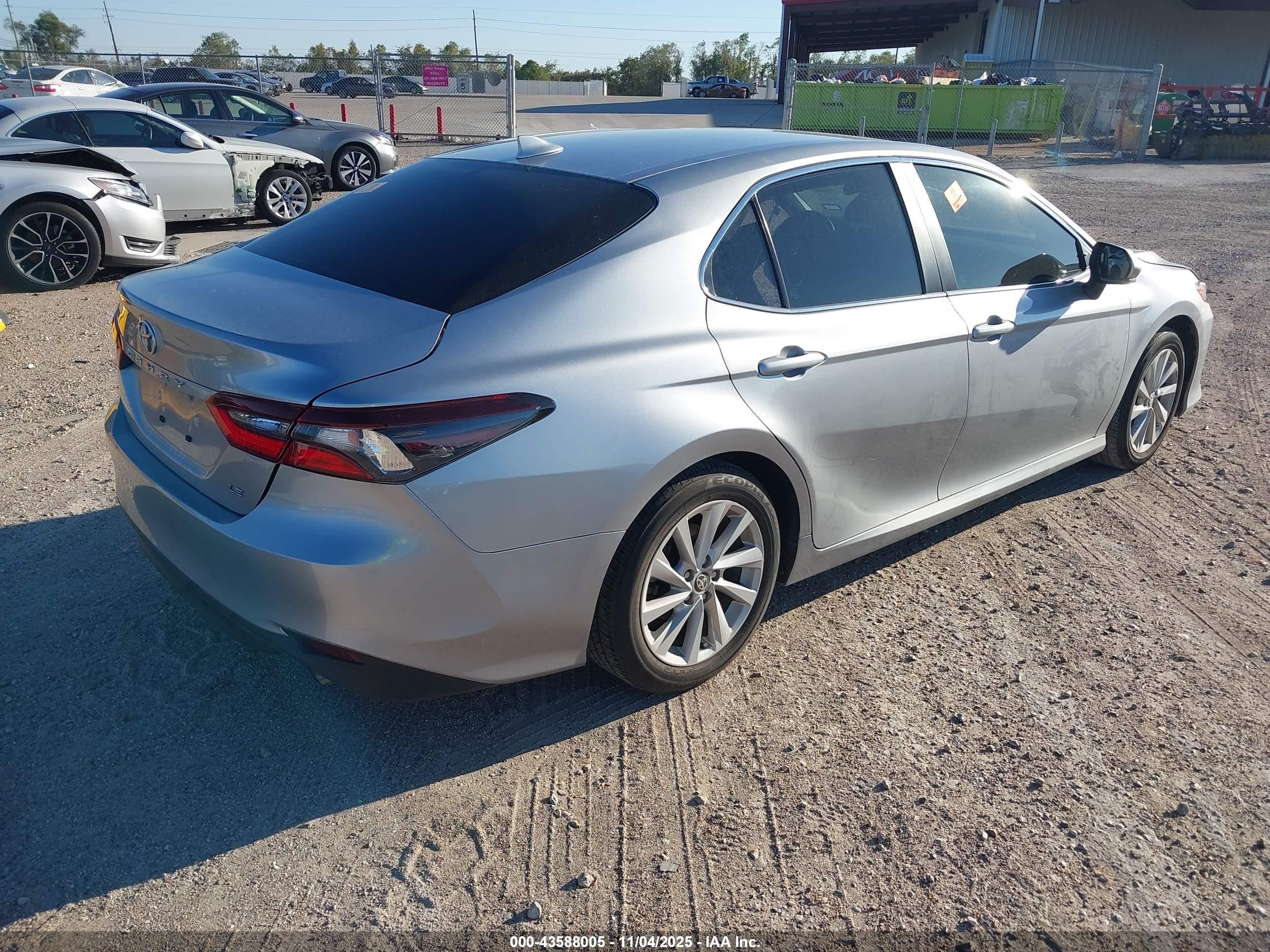 TOYOTA CAMRY image 4