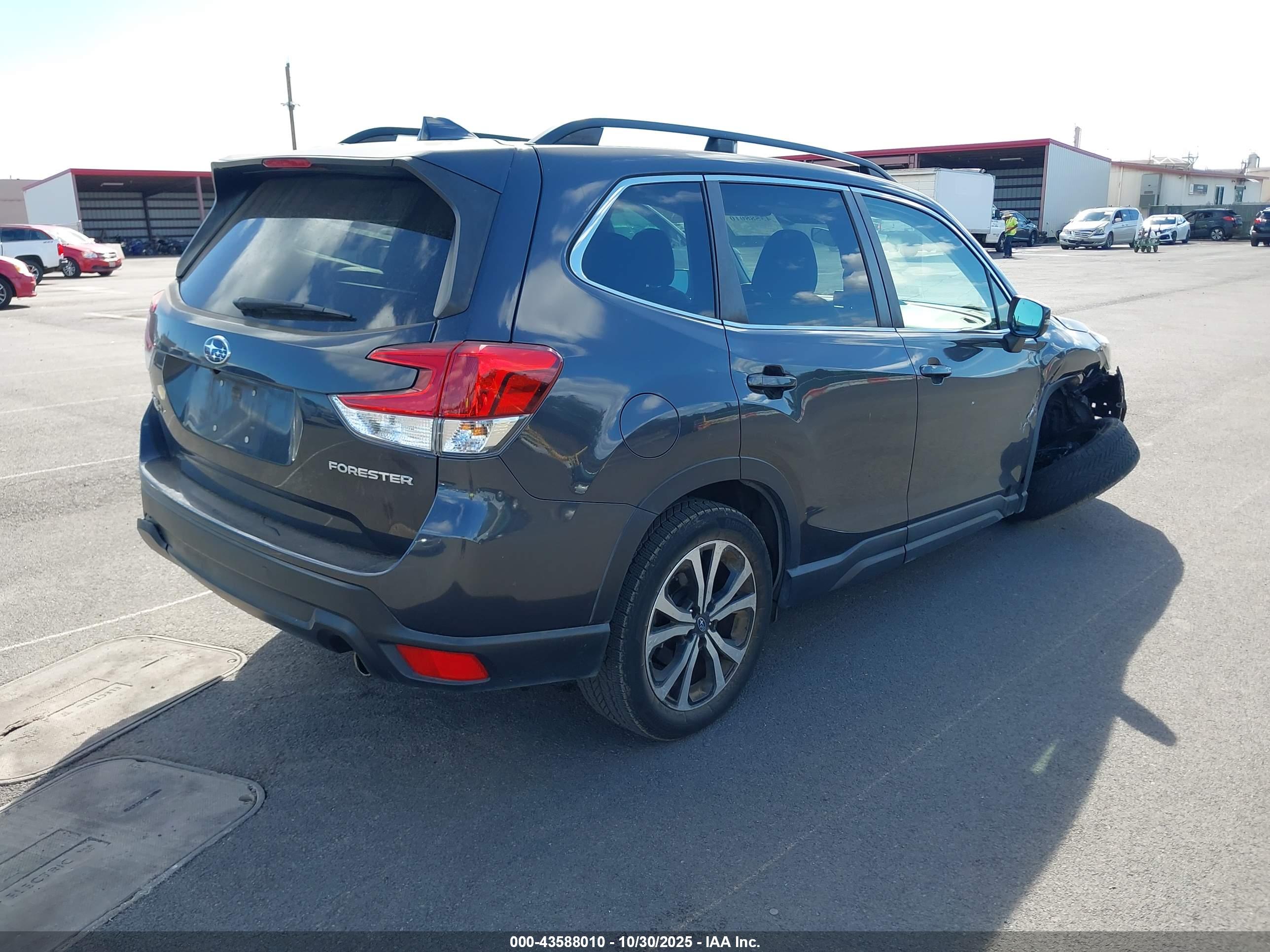 SUBARU FORESTER image 4