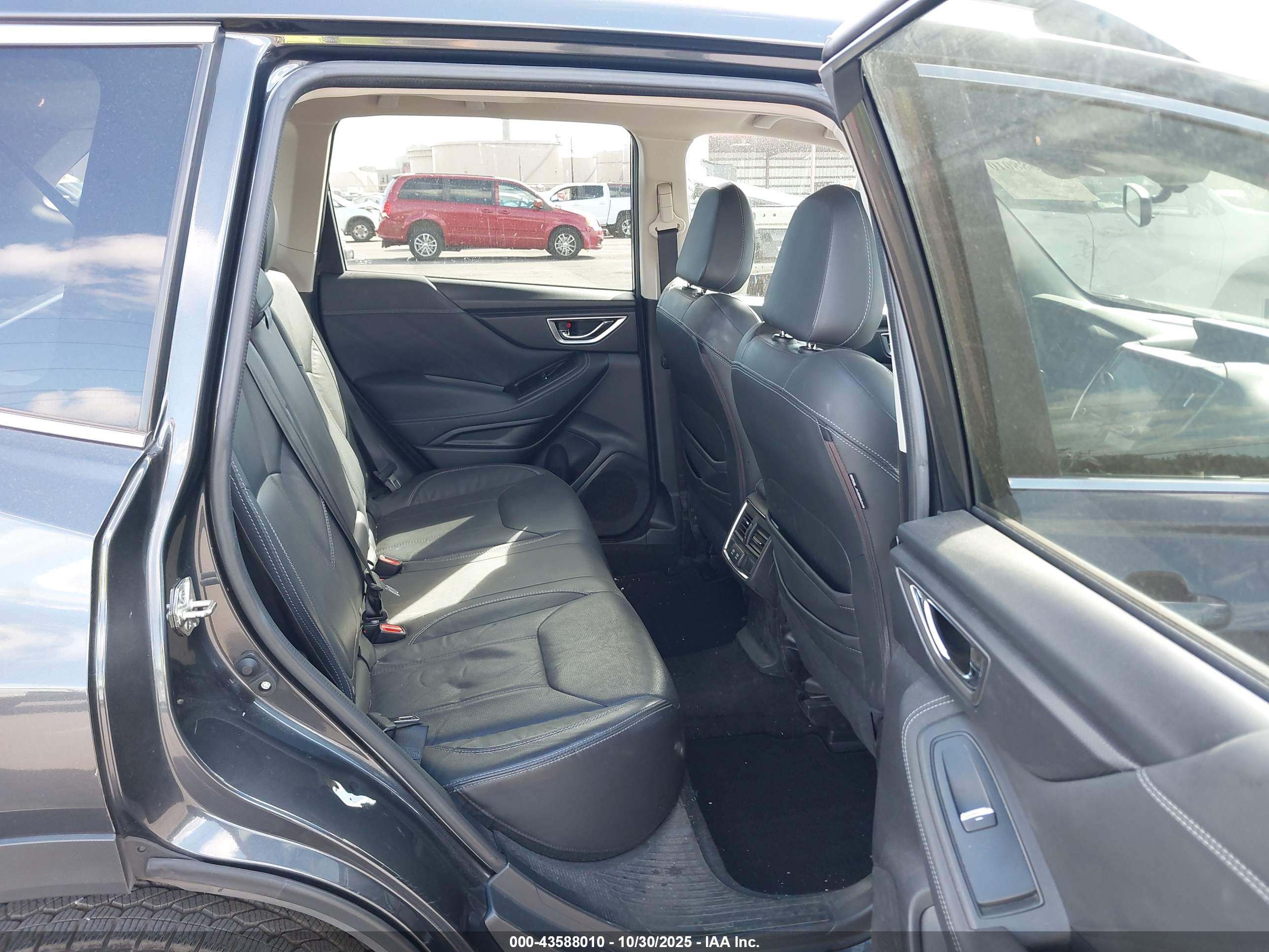 SUBARU FORESTER image 8