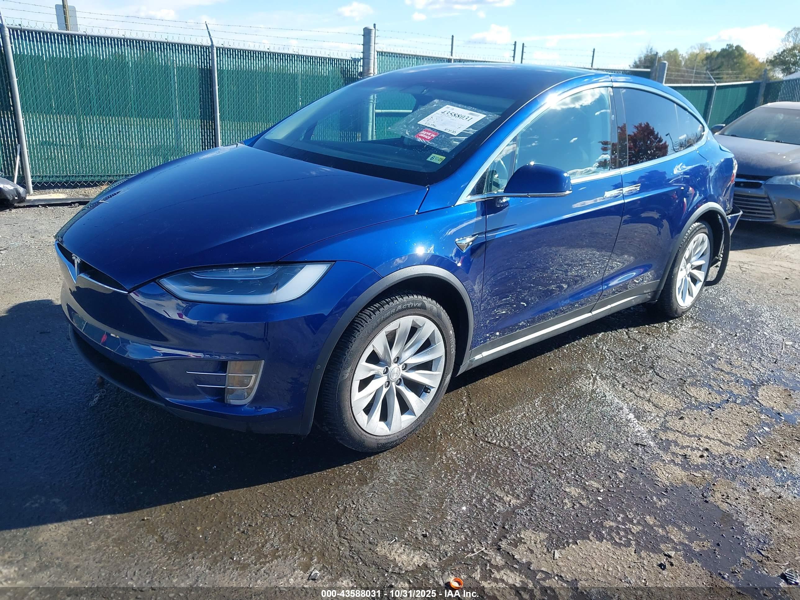 TESLA MODEL image 2