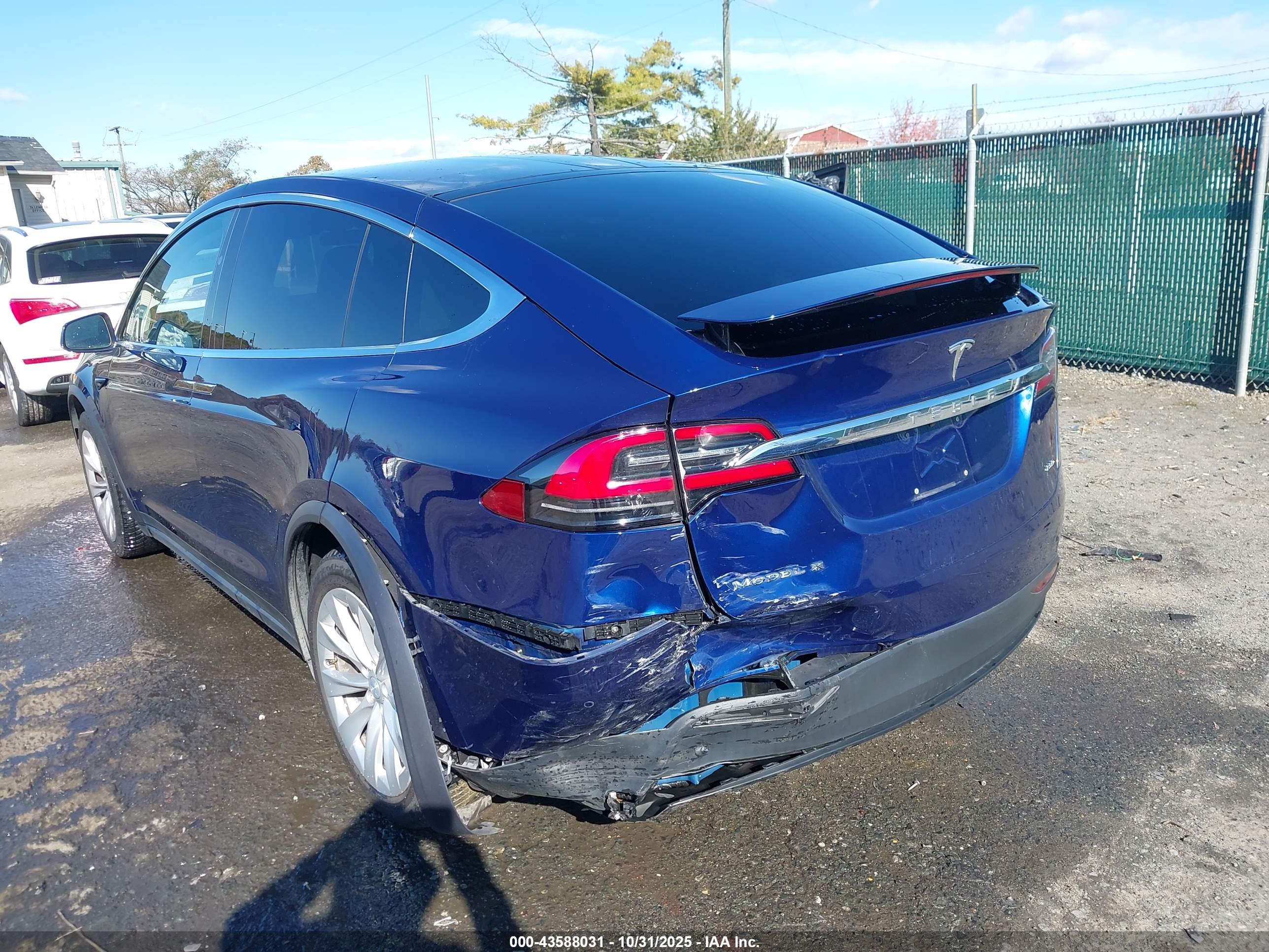 TESLA MODEL image 6
