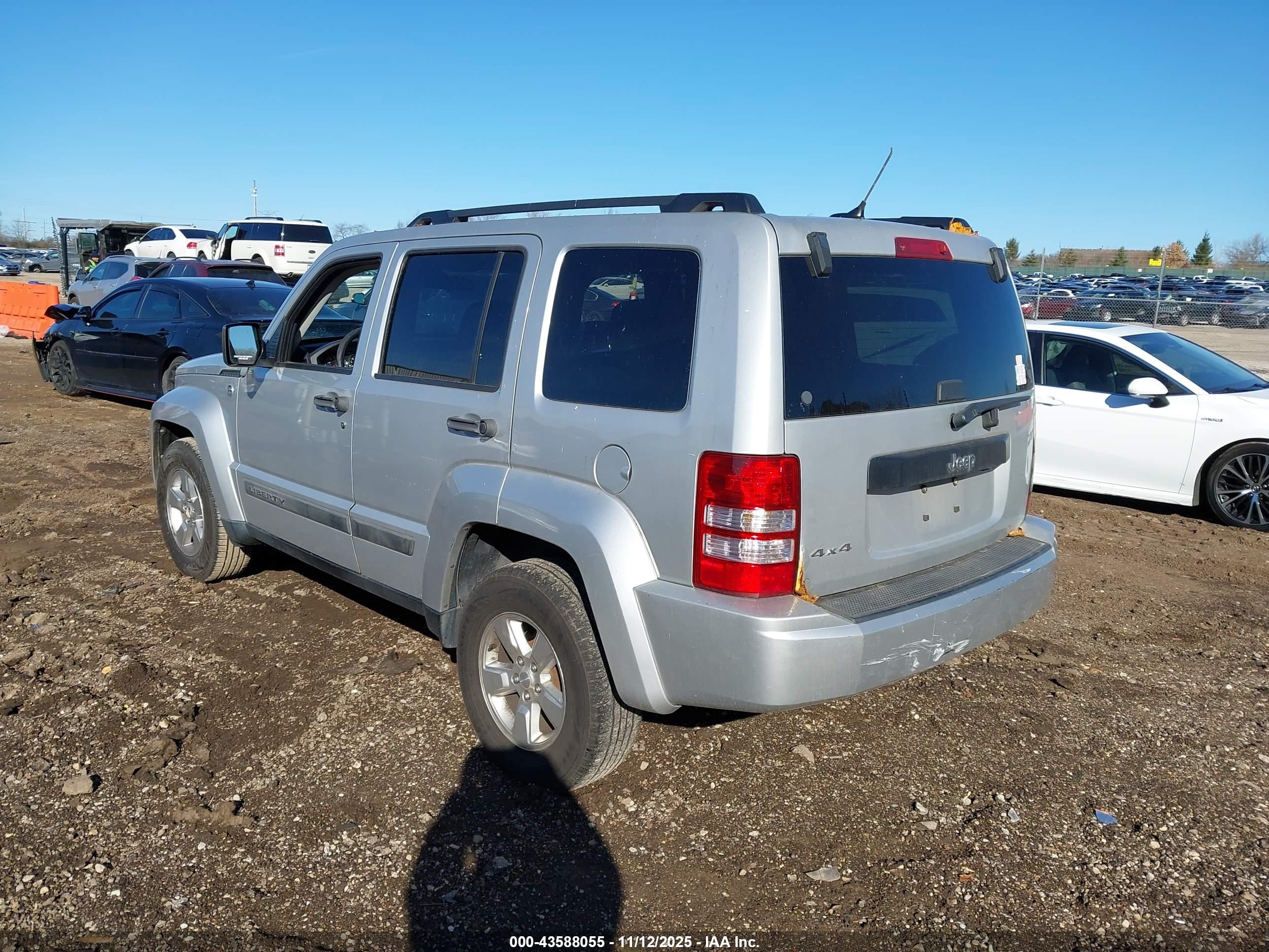 JEEP LIBERTY image 3