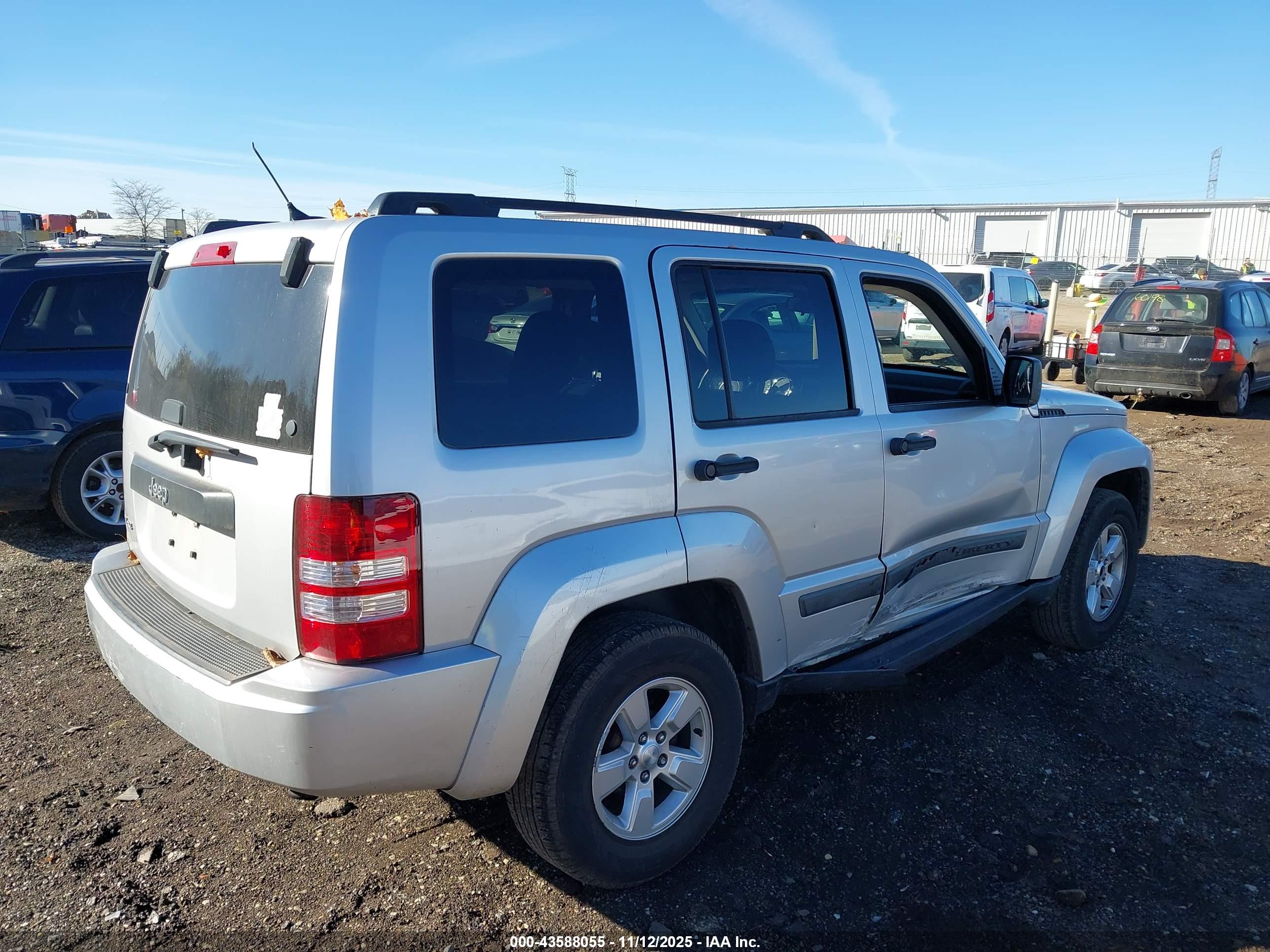 JEEP LIBERTY image 4