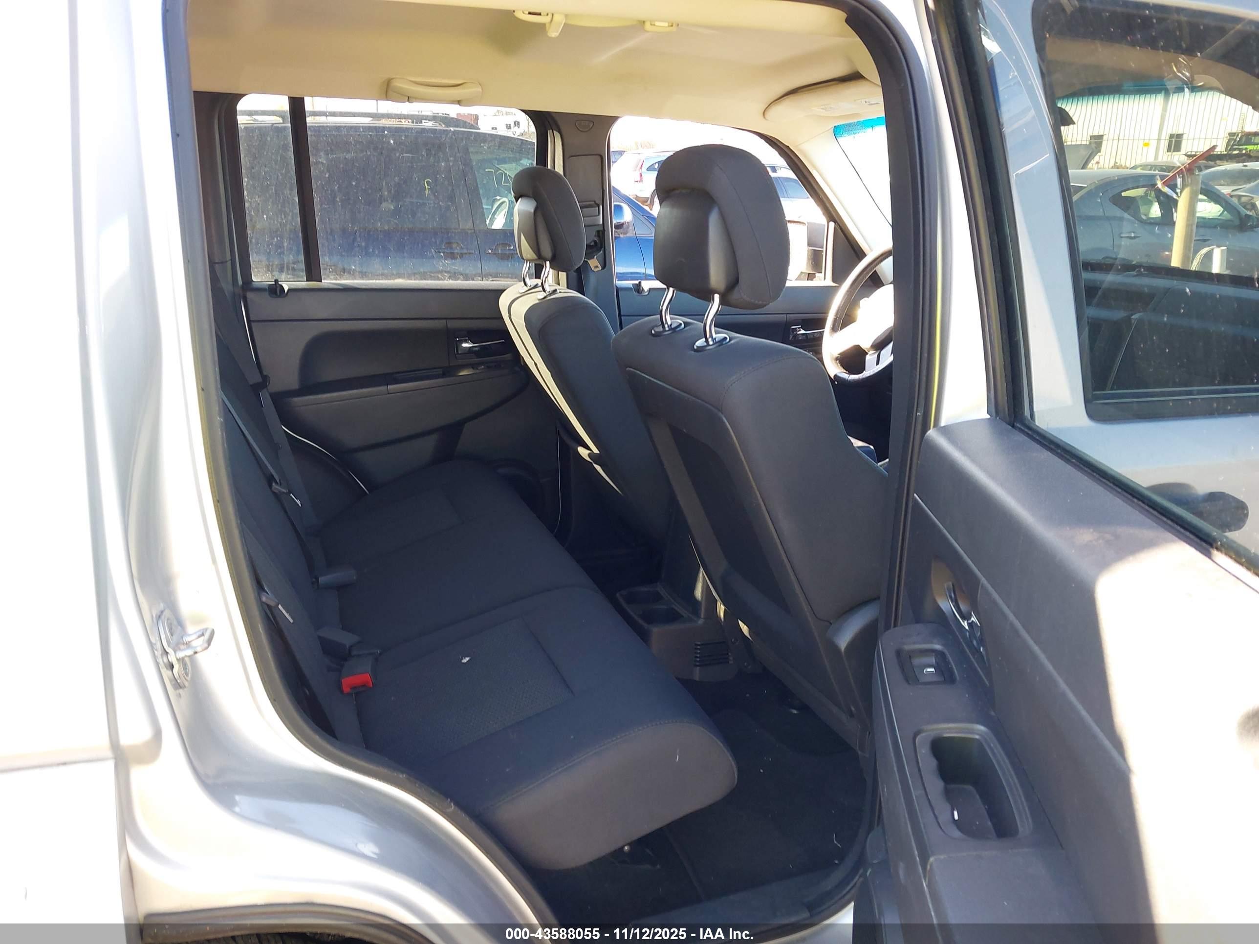 JEEP LIBERTY image 8