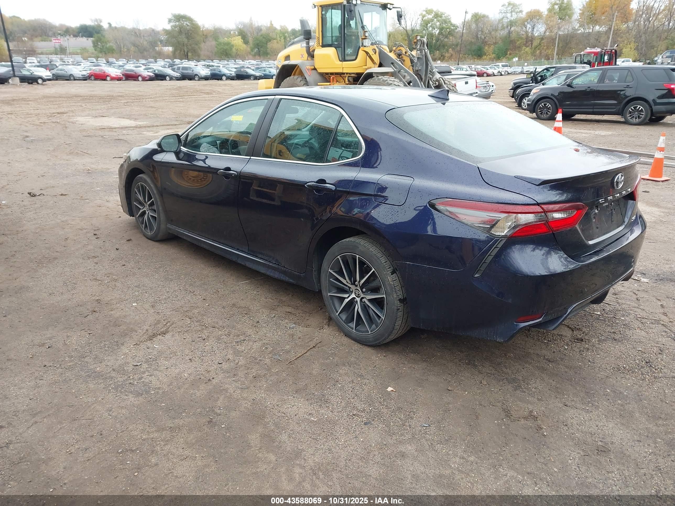 TOYOTA CAMRY image 3
