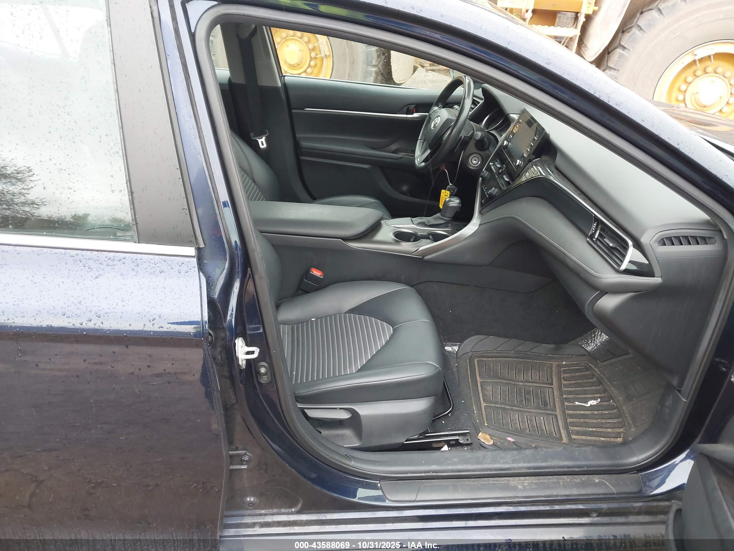 TOYOTA CAMRY image 5