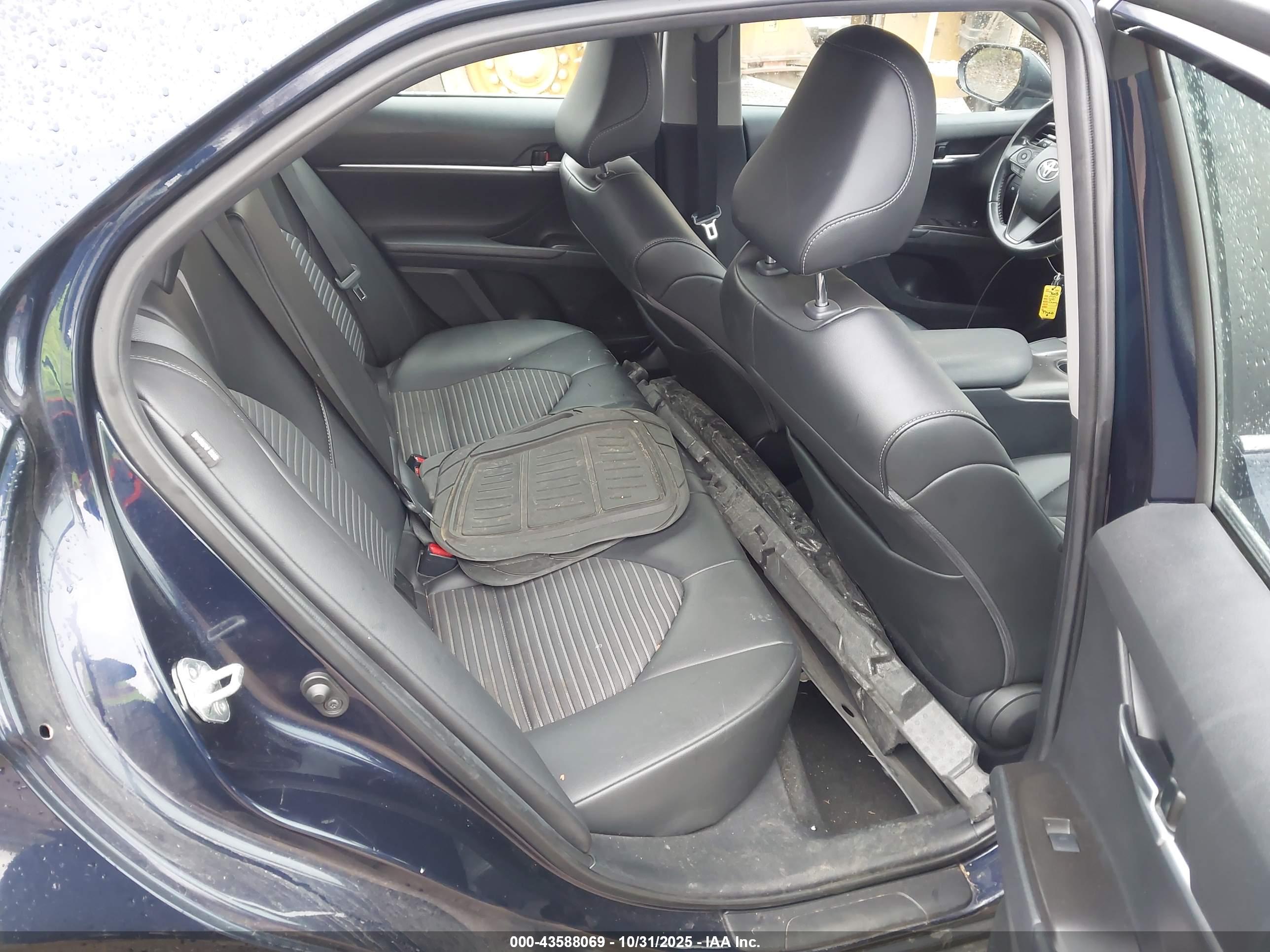 TOYOTA CAMRY image 8