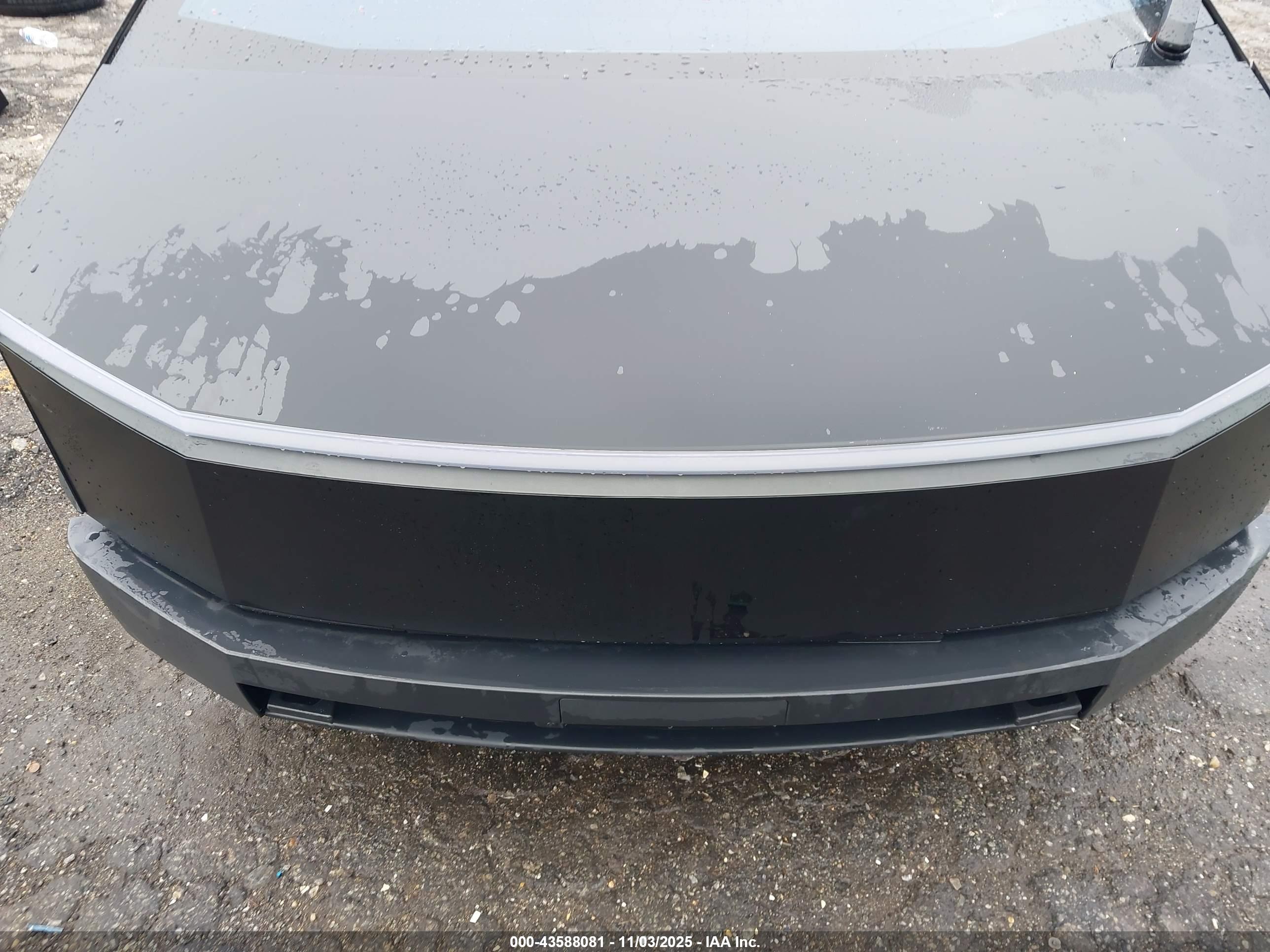 TESLA CYBERTRUCK image 10