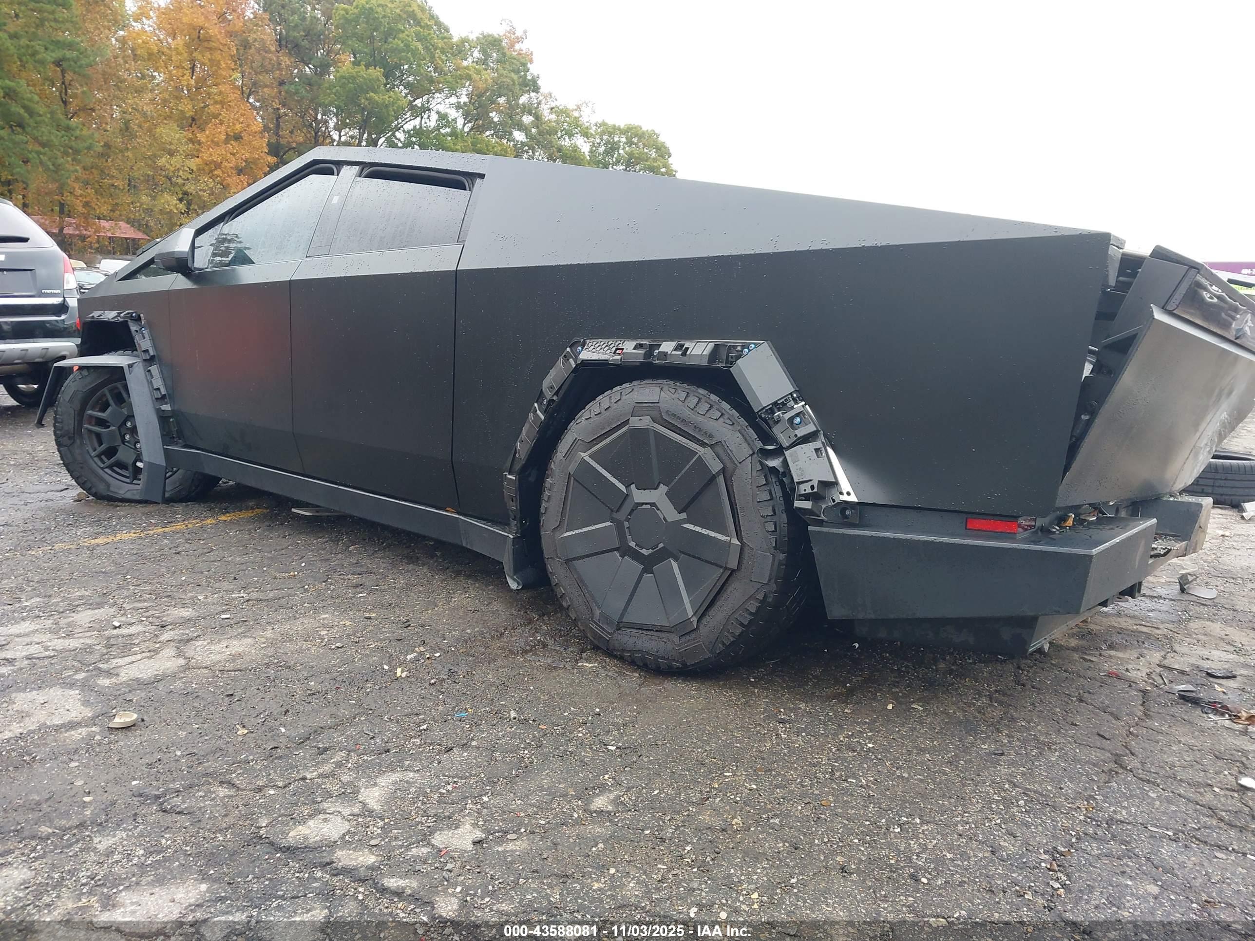 TESLA CYBERTRUCK image 3