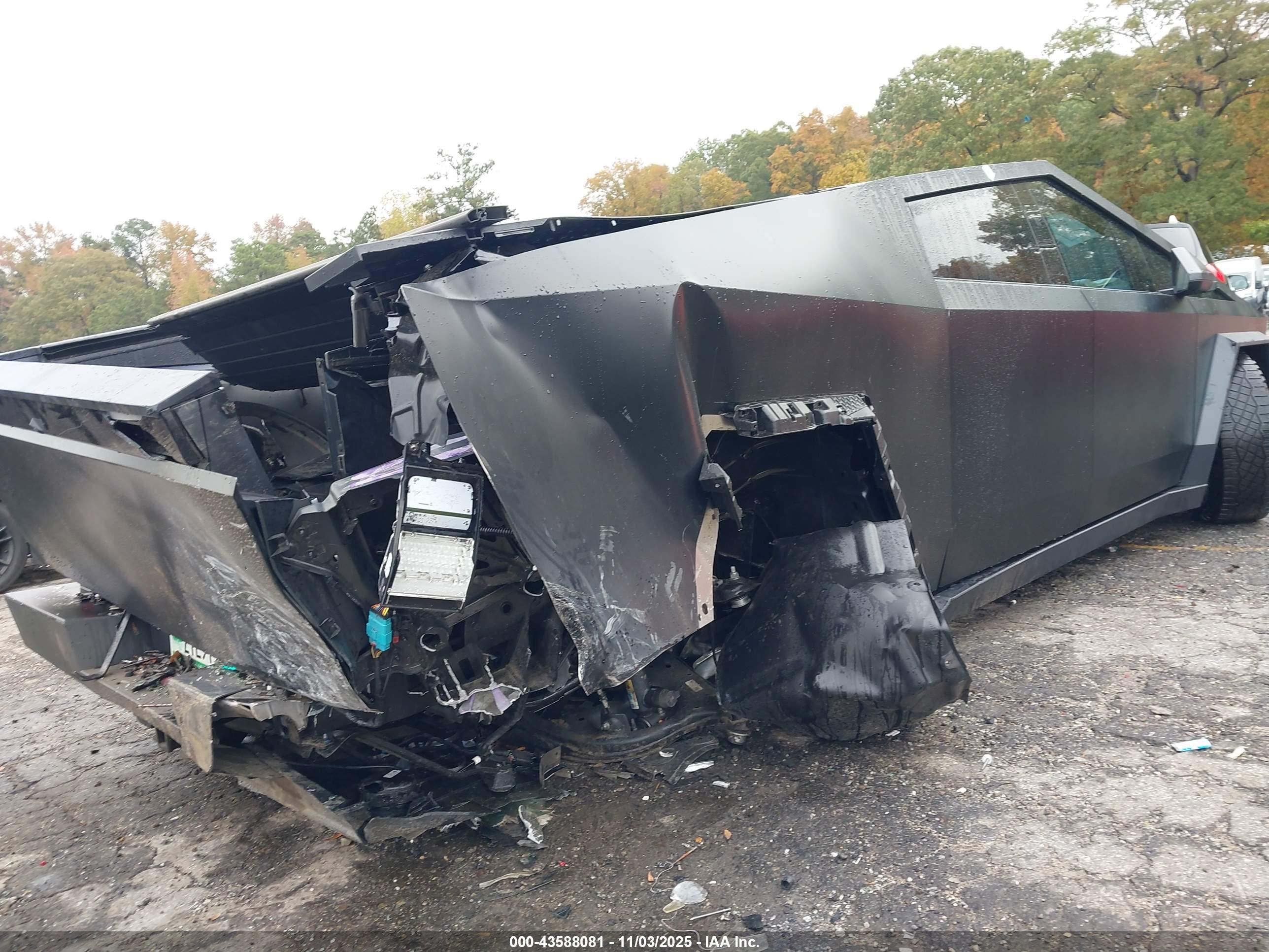 TESLA CYBERTRUCK image 4