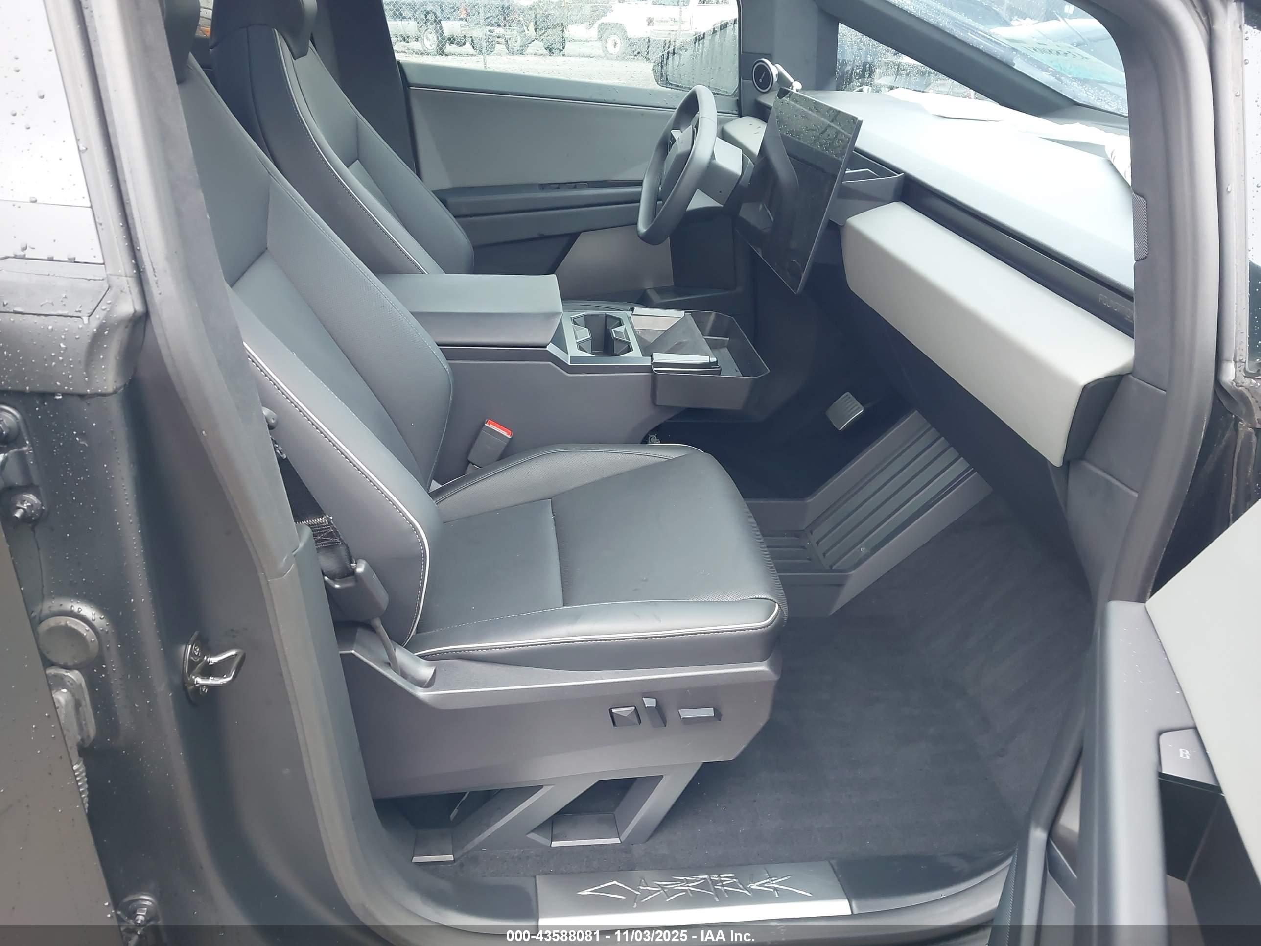TESLA CYBERTRUCK image 5