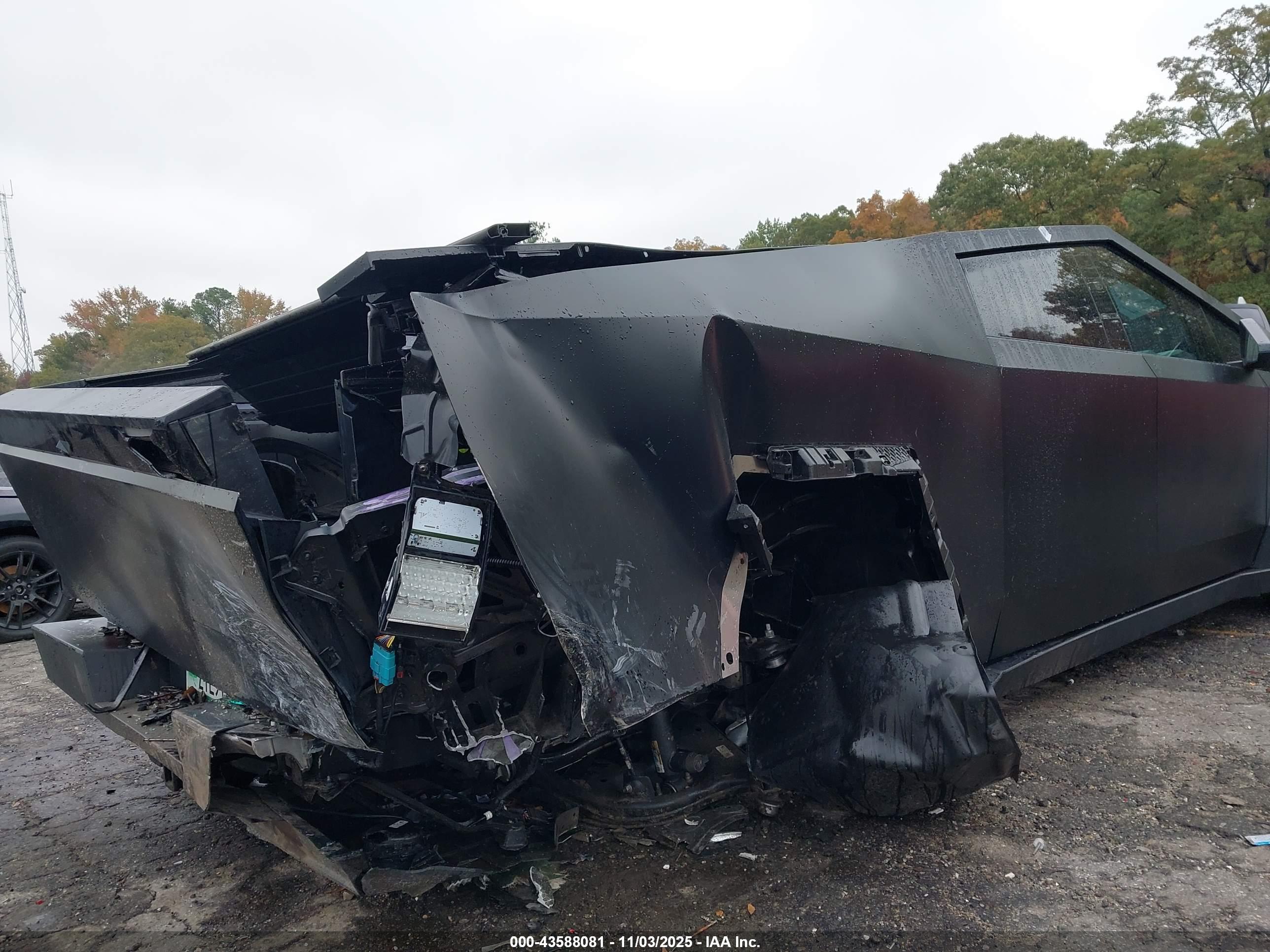 TESLA CYBERTRUCK image 6