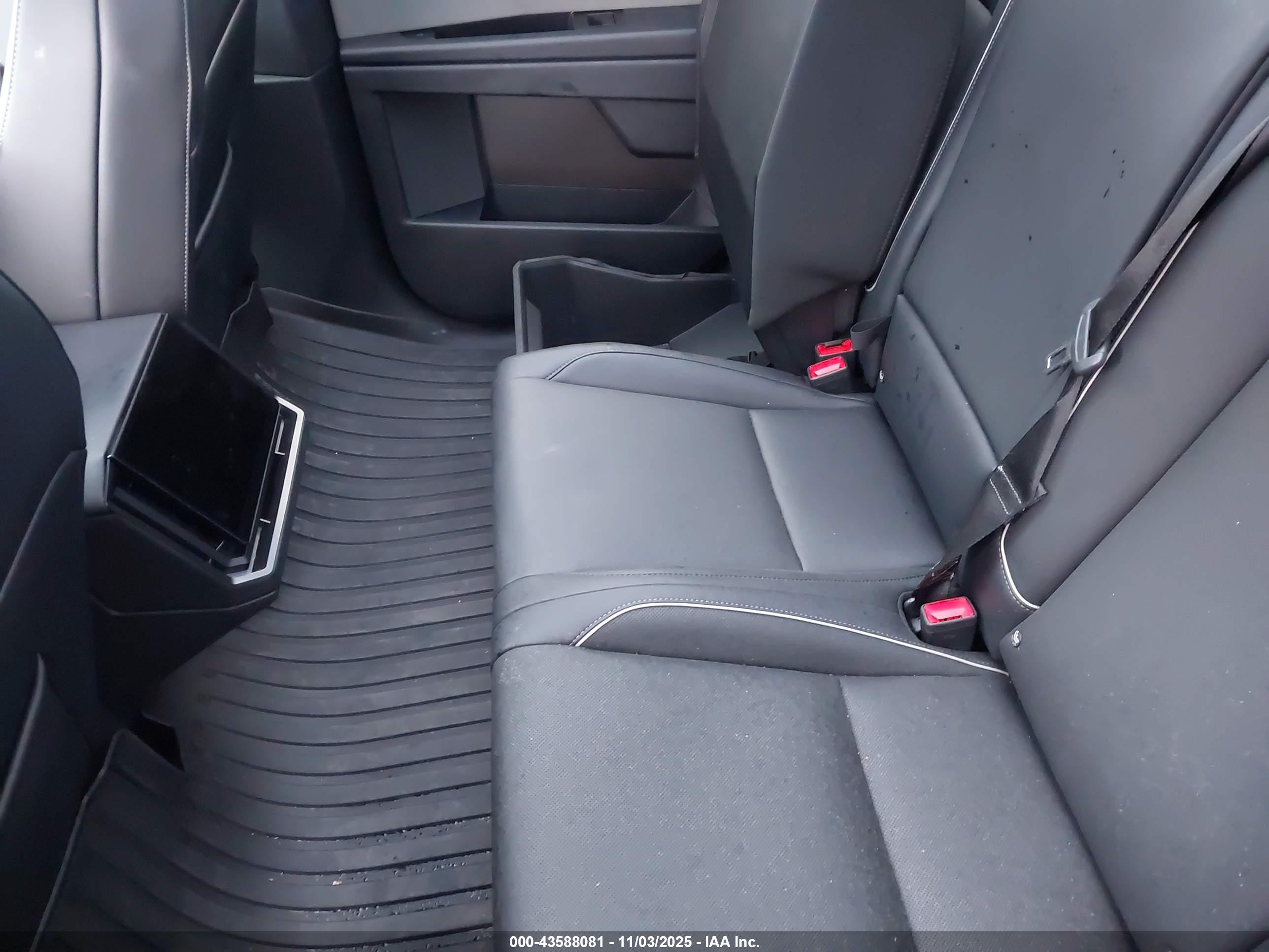 TESLA CYBERTRUCK image 8