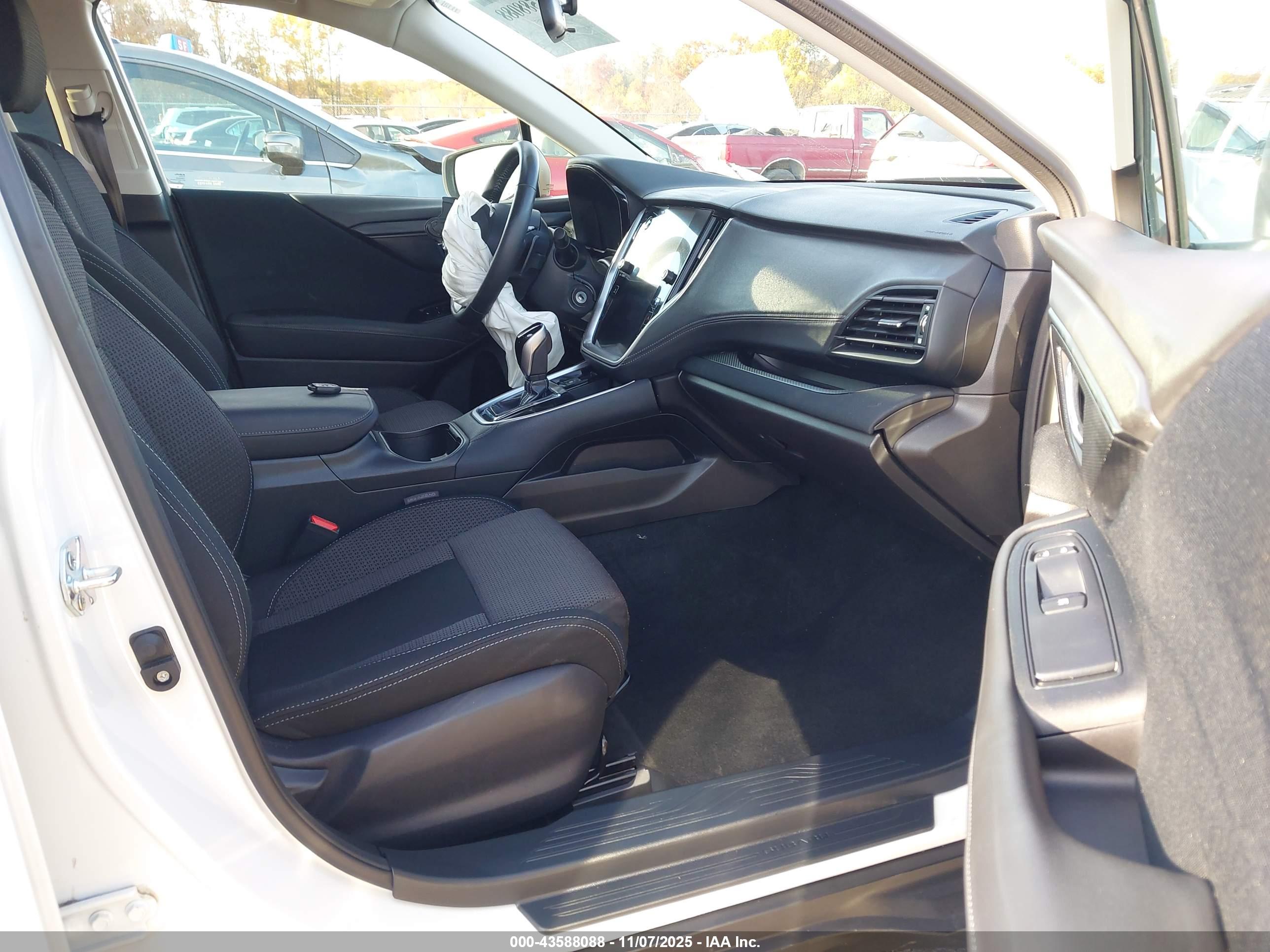 SUBARU OUTBACK image 5