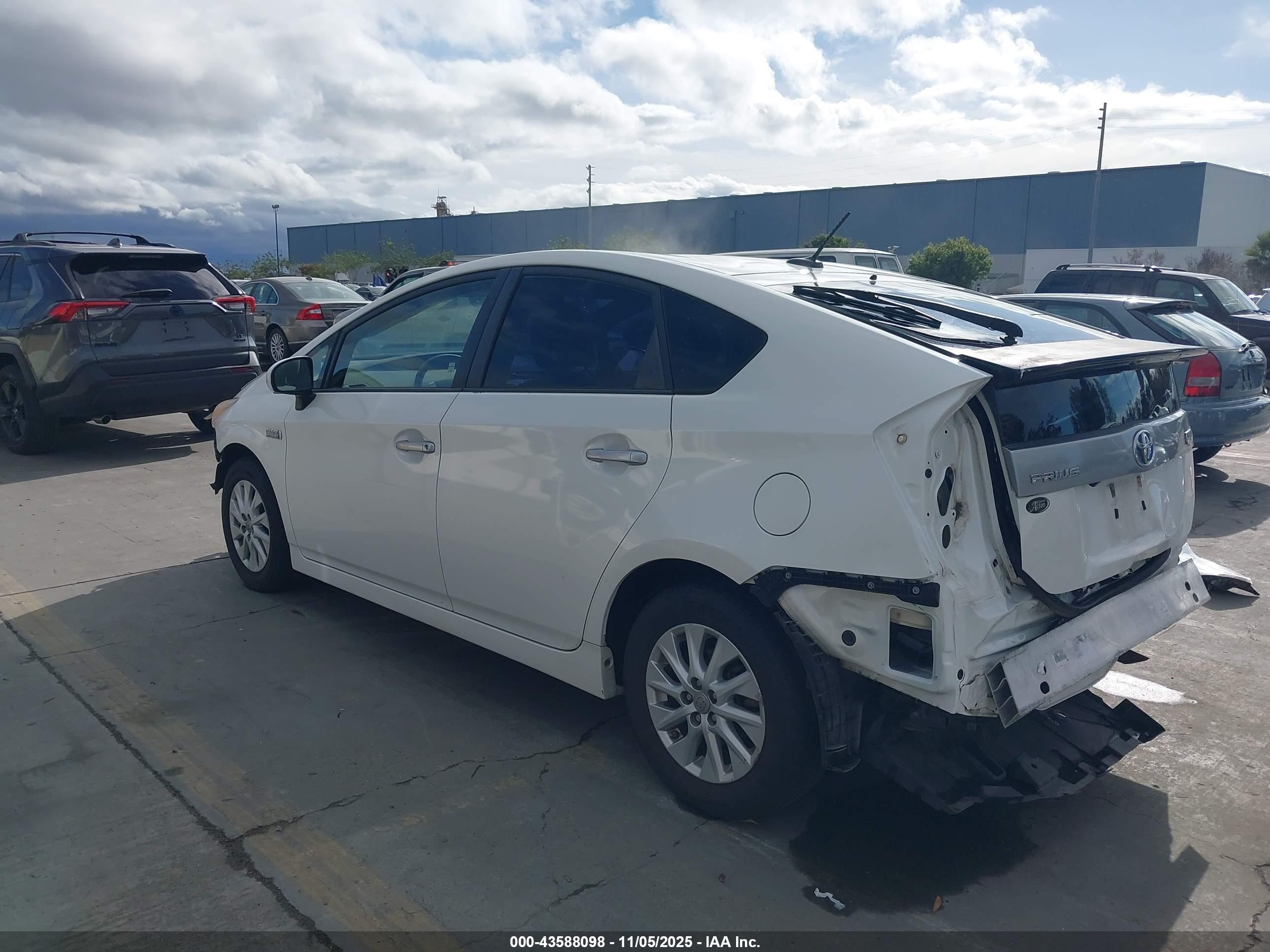 TOYOTA PRIUS image 3