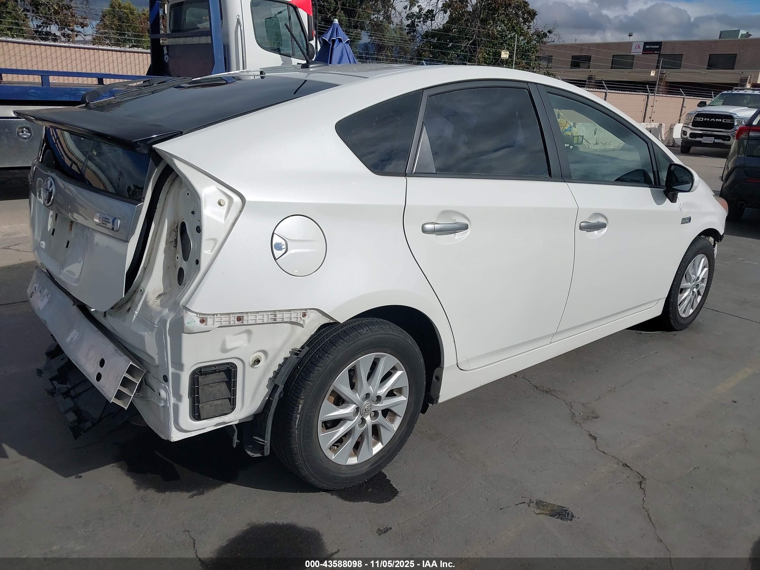 TOYOTA PRIUS image 4