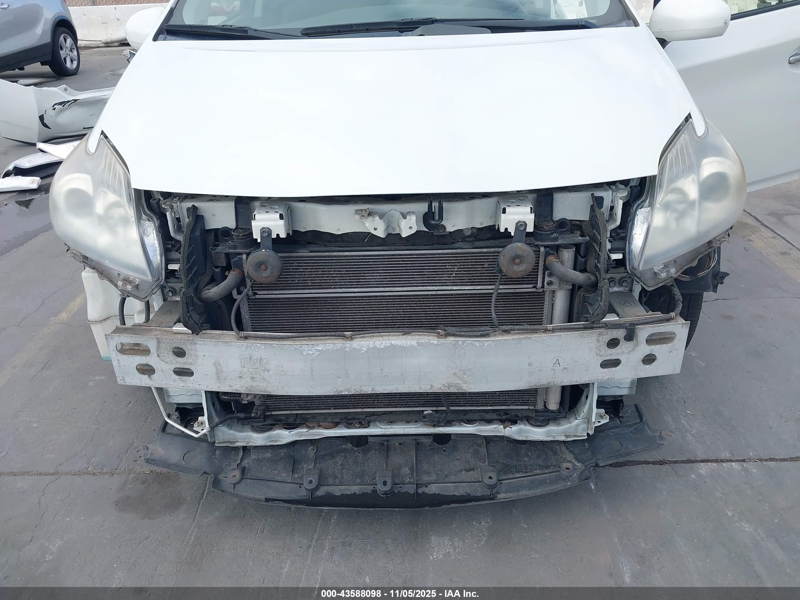 TOYOTA PRIUS image 6