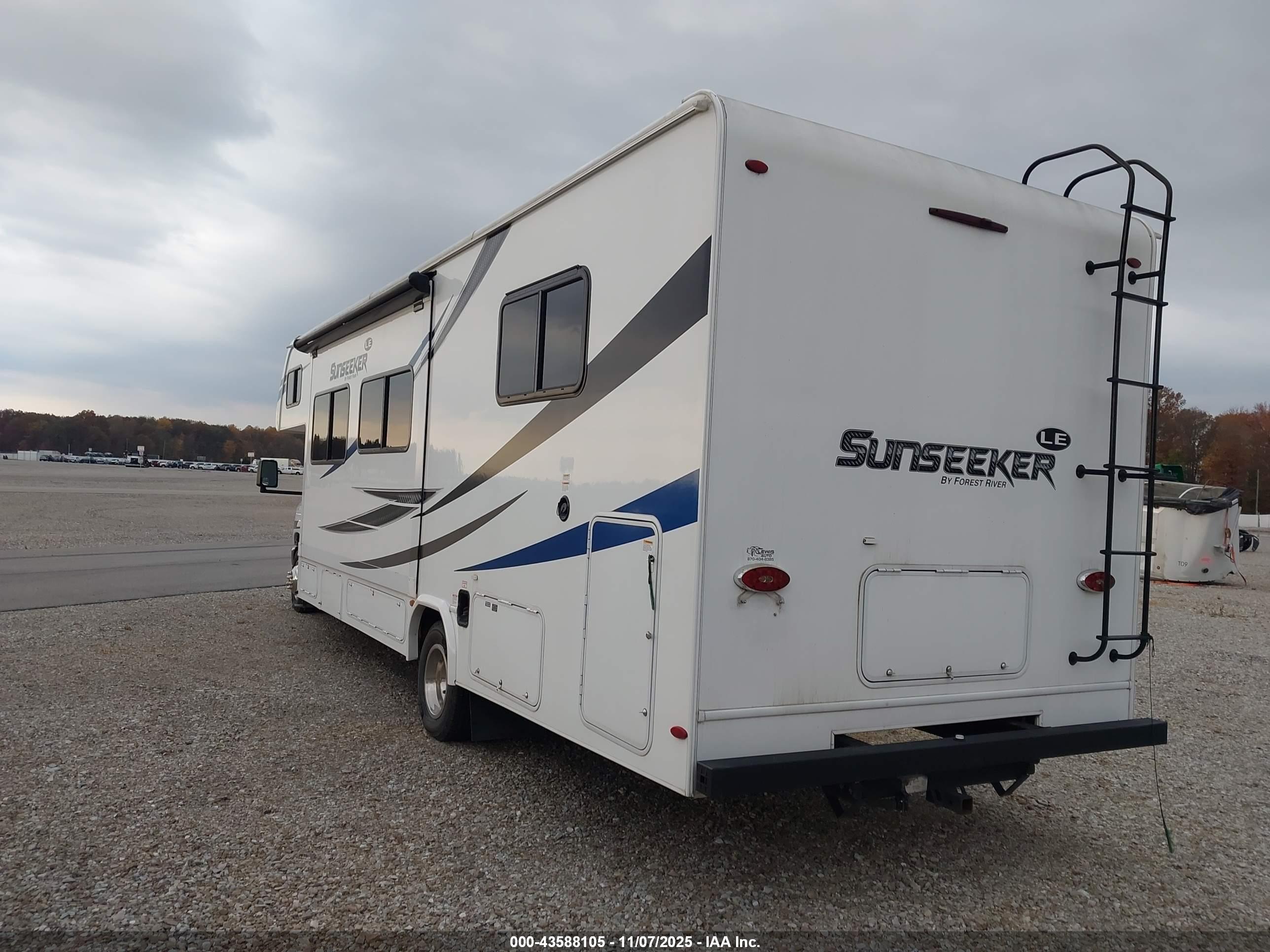 FORD E-450 image 3