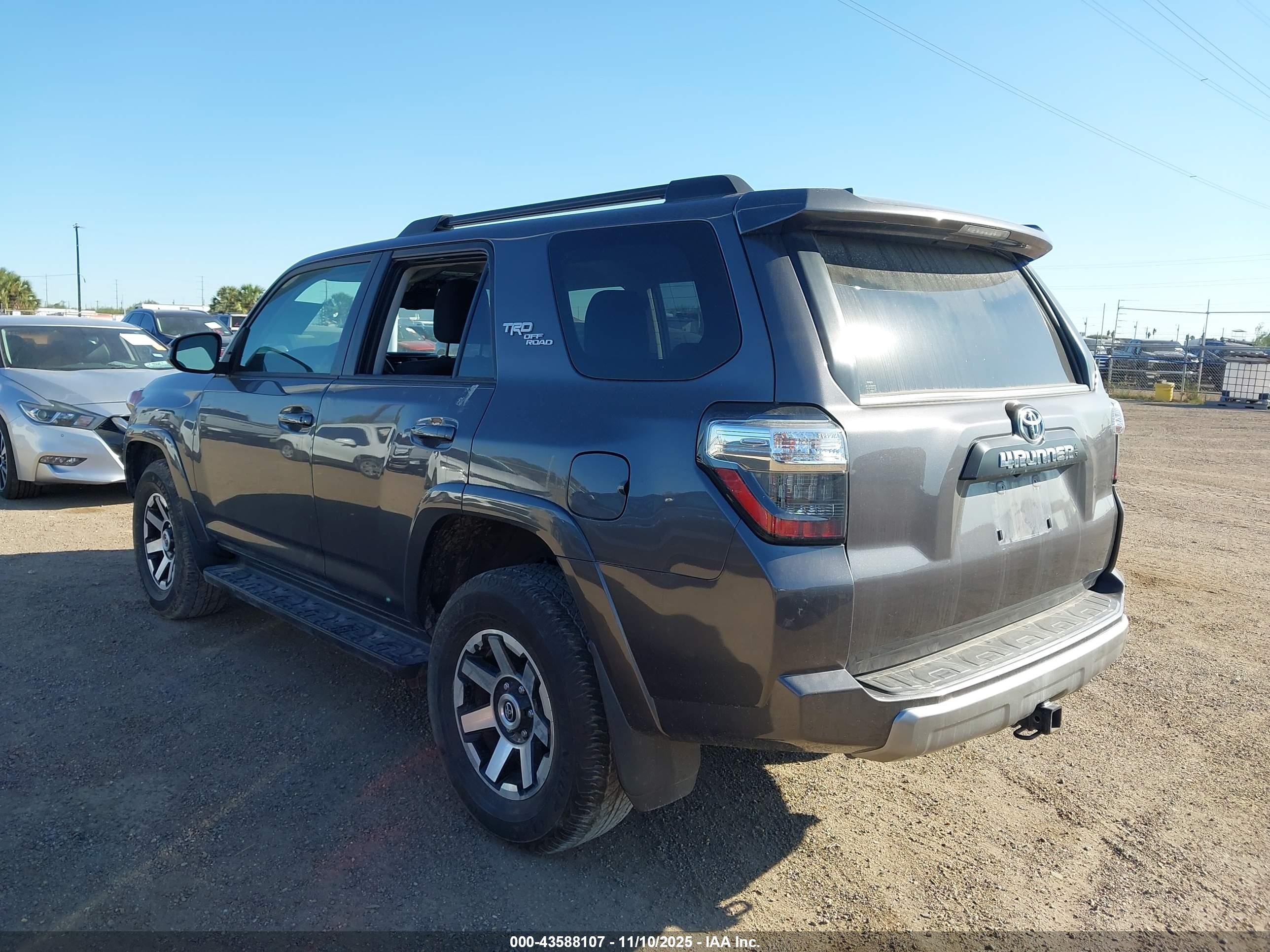 TOYOTA 4RUNNER image 3